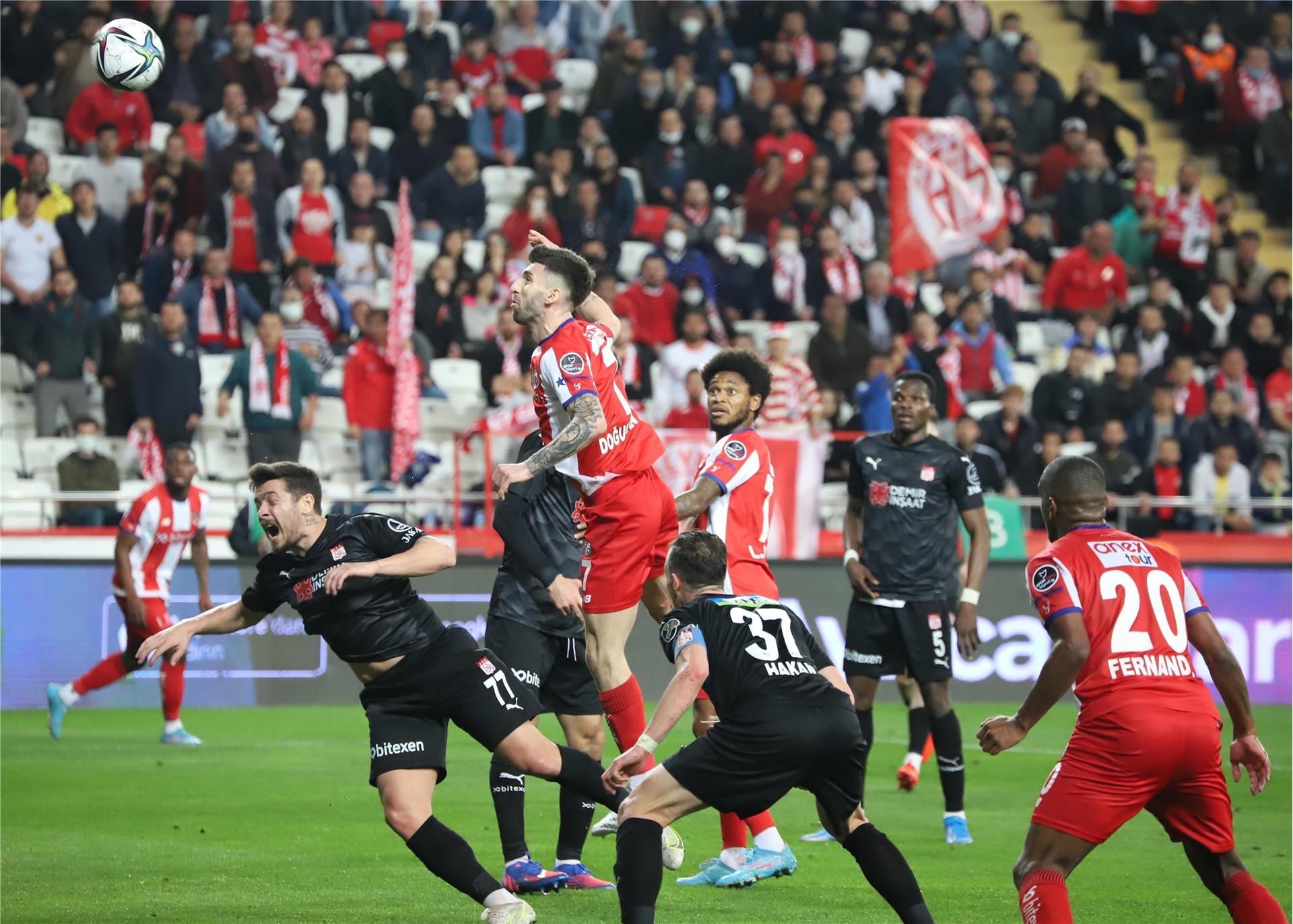 Antalyaspor, çıkışını sürdürdü