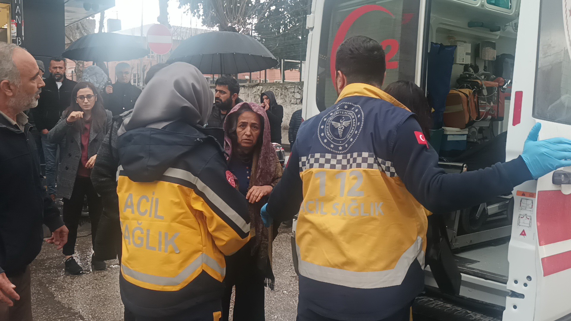 Otomobil ile hafif ticari aracın çarpıştı; 2 yaralı