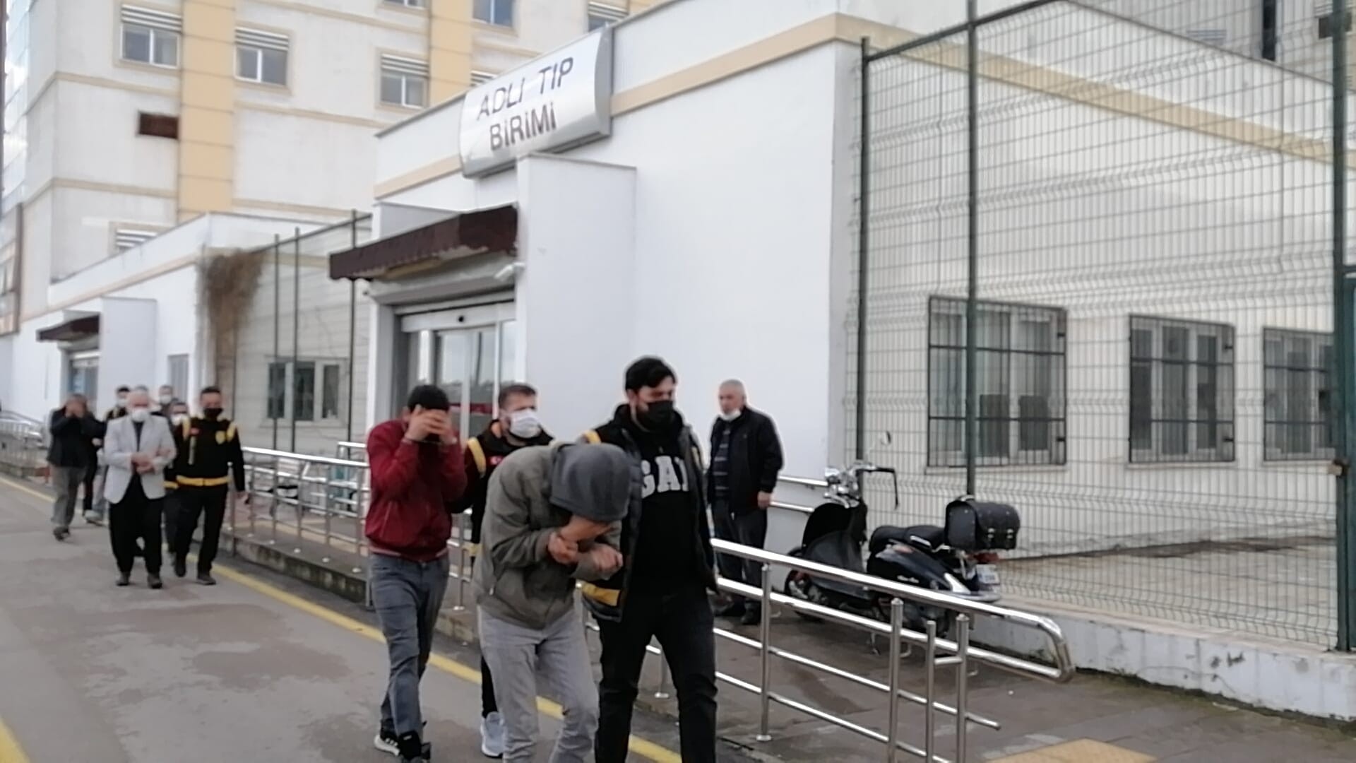 Otoyolda fuhuş yaptıran 7 zanlı tutuklandı