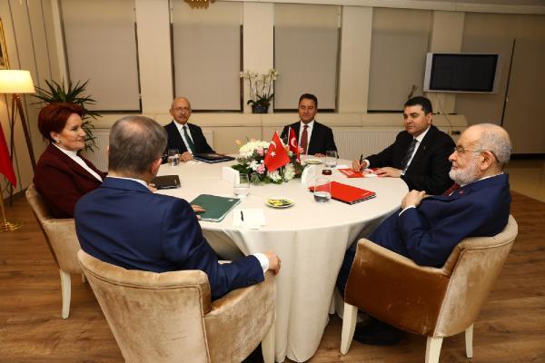 Güldür Güldür'den 6'lı masa skeci