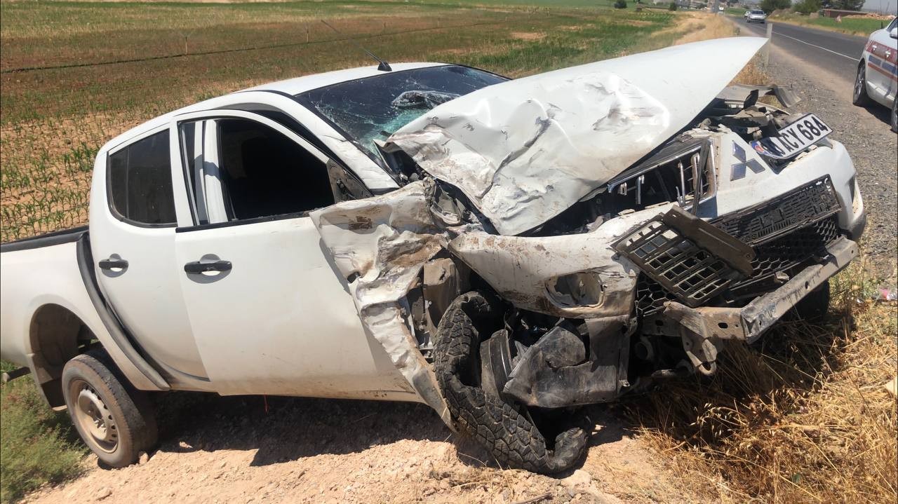 Akçakale'de pikap ile minibüs çarpıştı! 2 yaralı