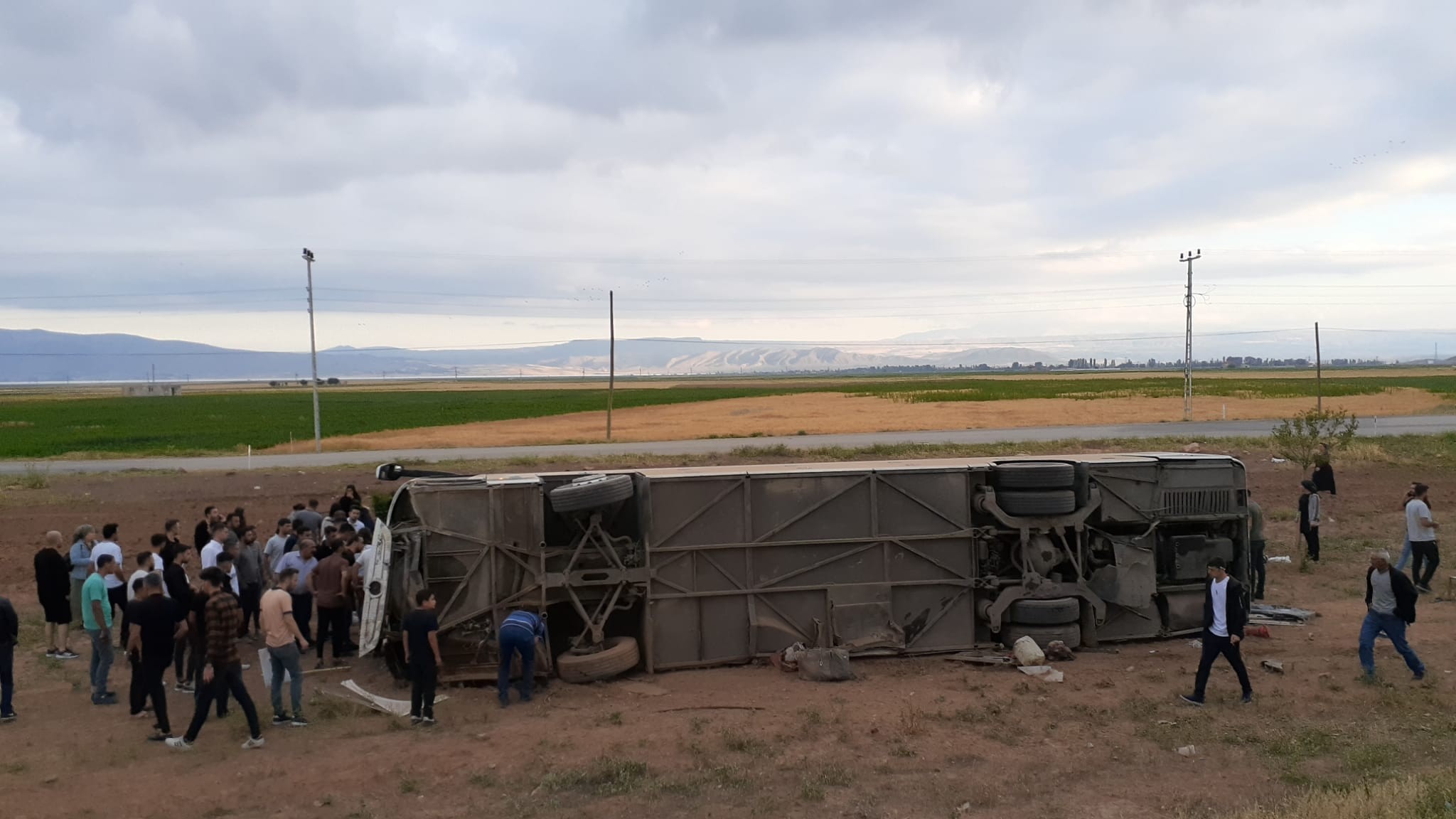 Tur otobüsü devrildi! 31 yaralı