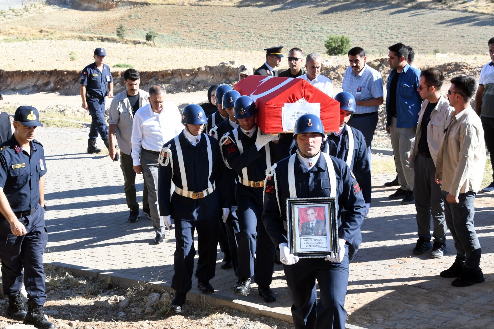 Kıbrıs gazisi son yolculuğuna uğurlandı