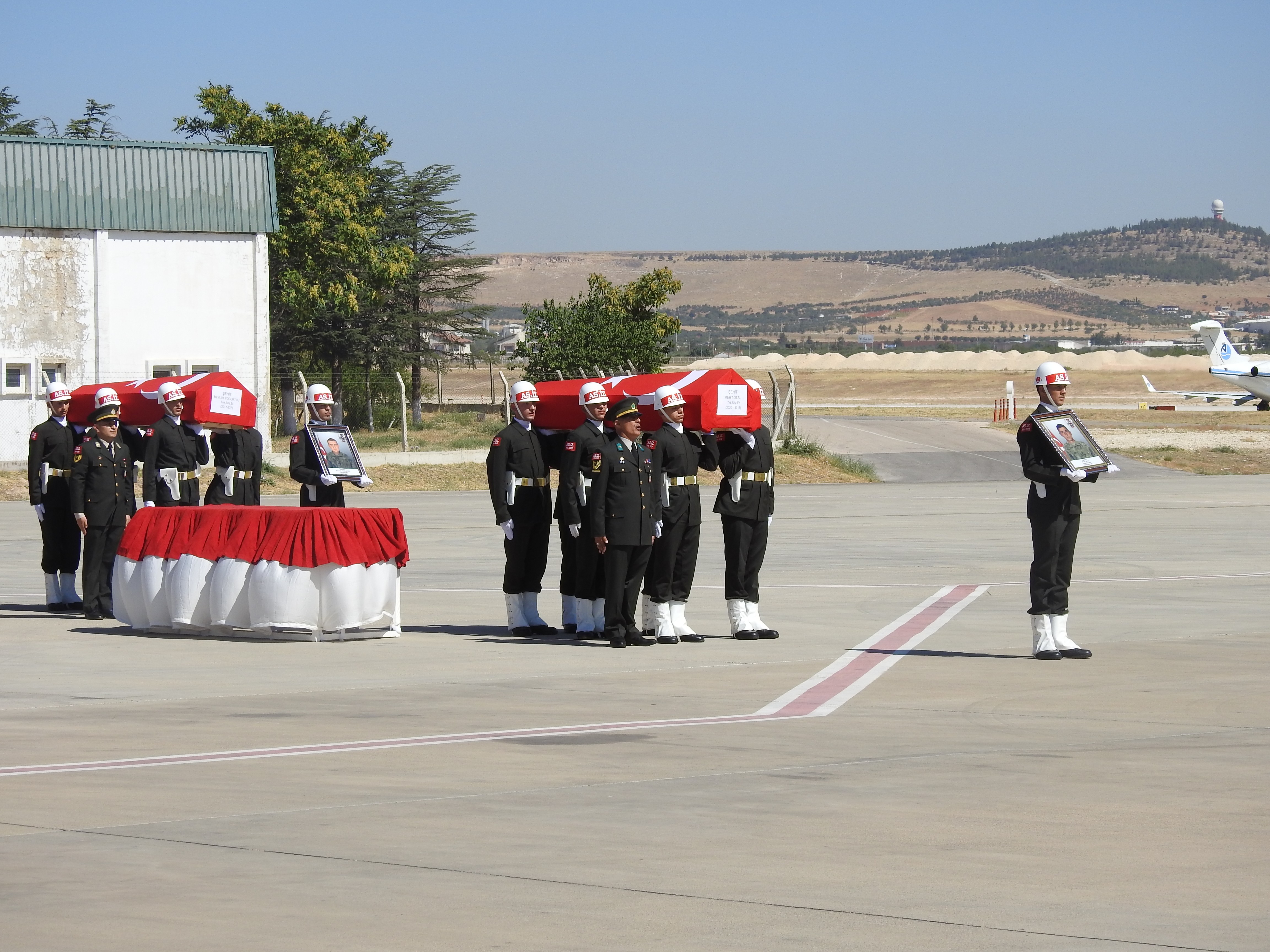 Şehitlerin cenazesi yapılan törenle memleketlerine uğurlandı