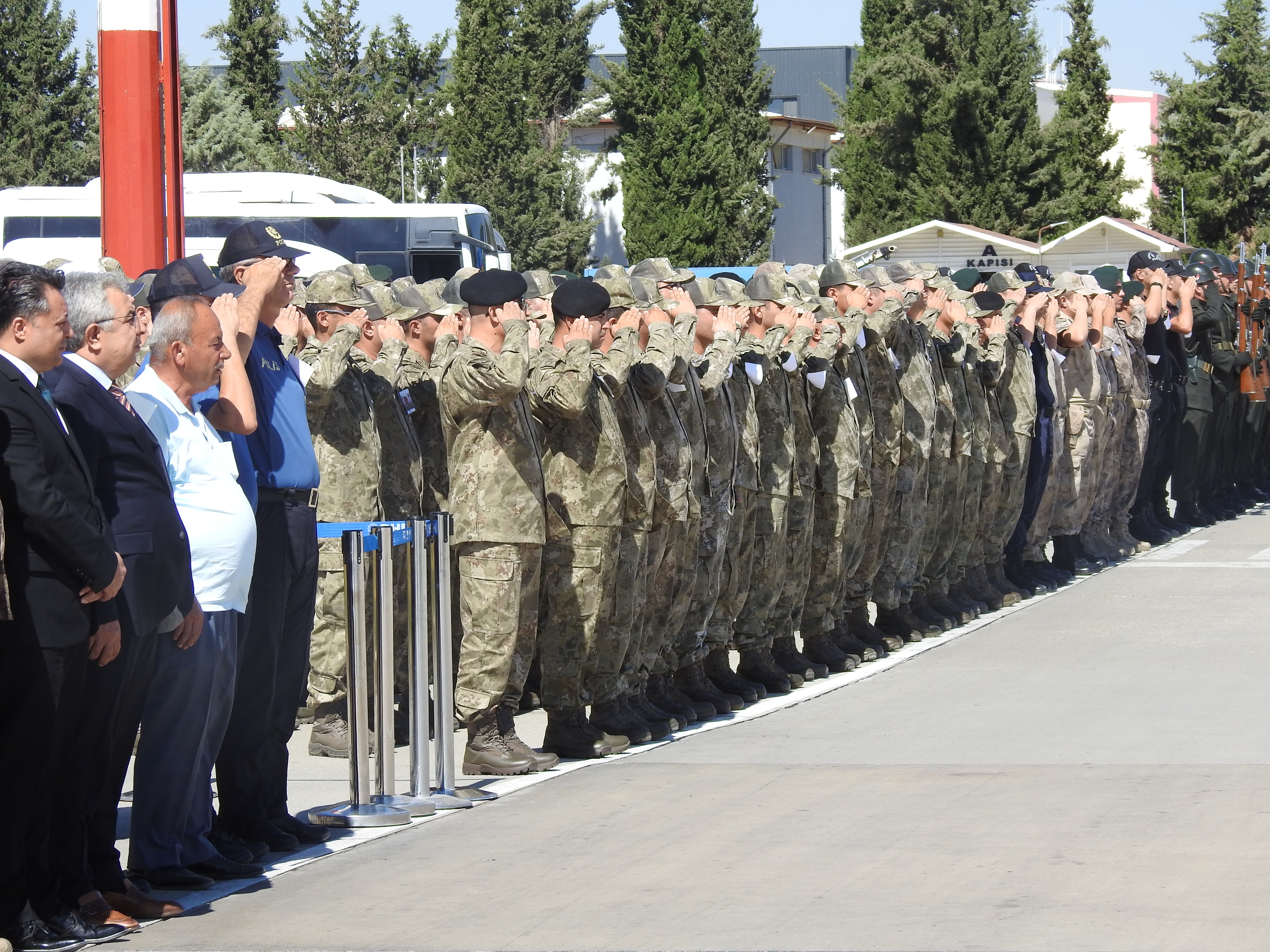 Şehitlerin cenazesi yapılan törenle memleketlerine uğurlandı