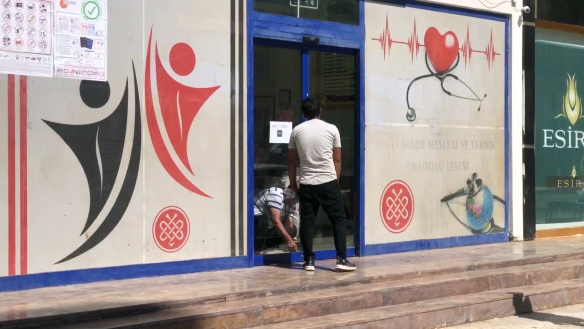 Şanlıurfa'da KPSS sınavına geç kalanlar sınava alınmadı