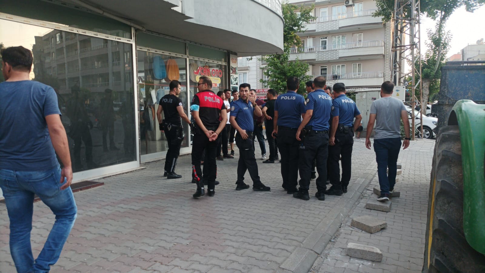 Satırla kavga: 1 kişi yaralandı