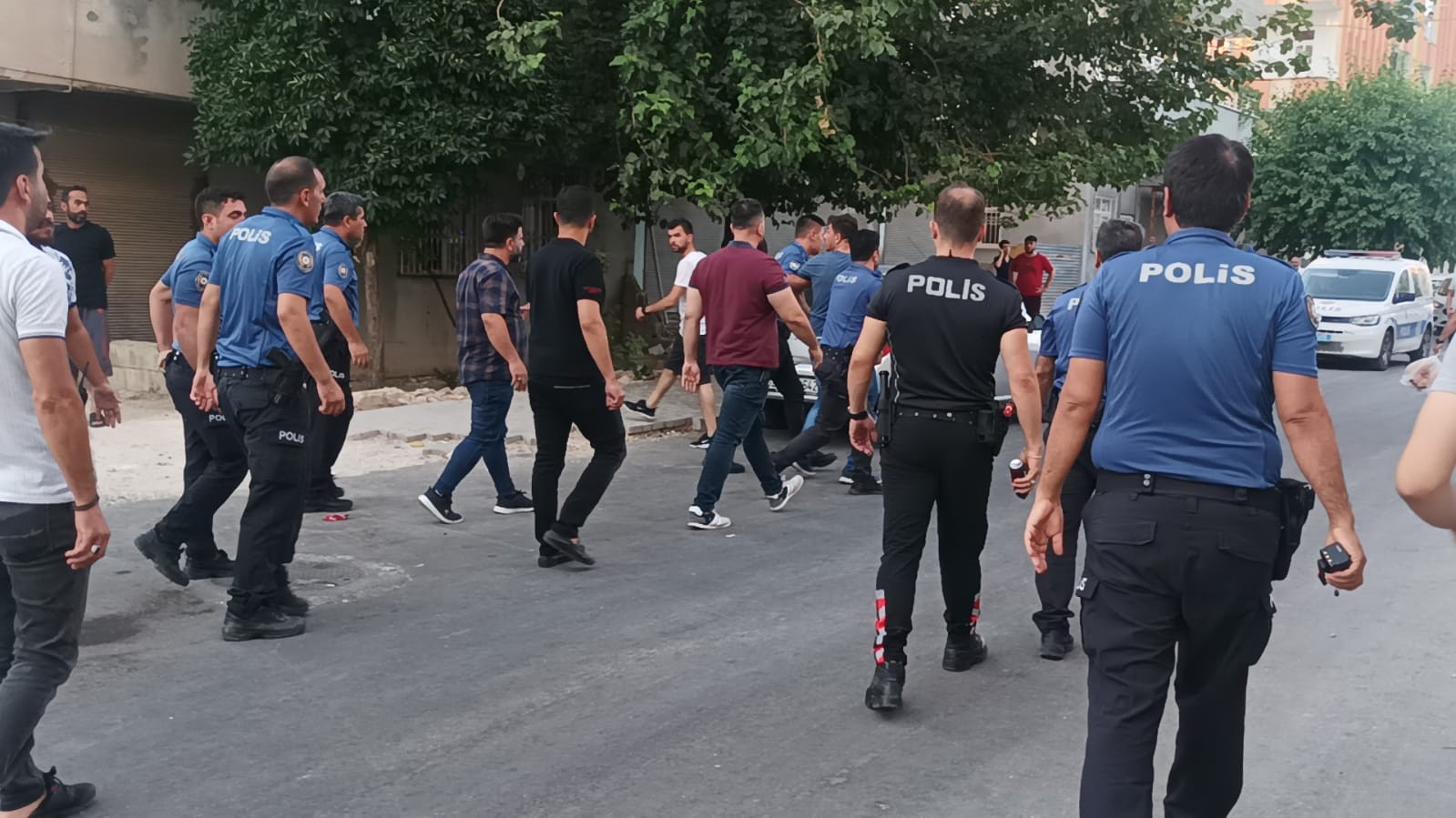 Satırla kavga: 1 kişi yaralandı