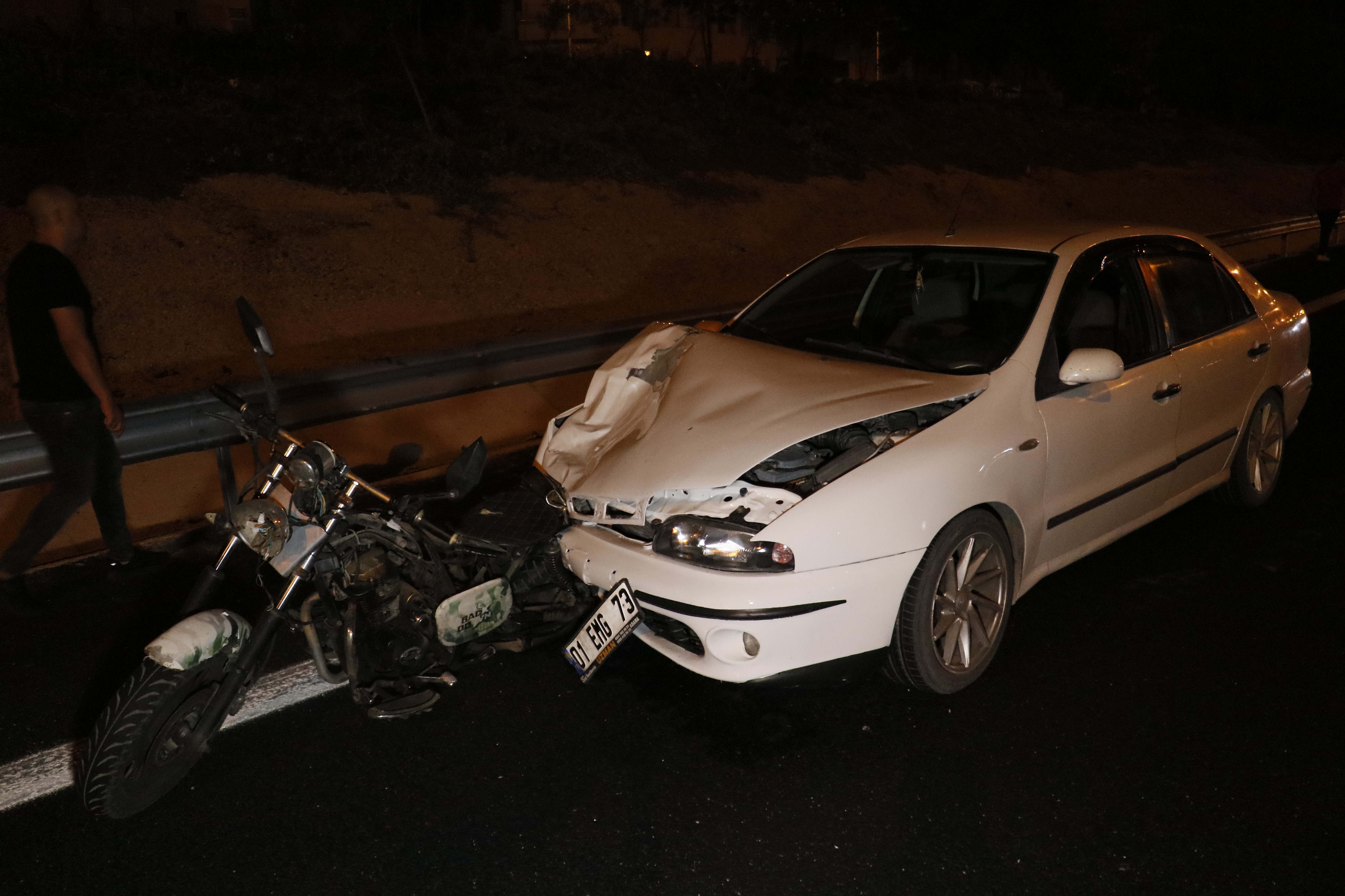 Otomobil motosiklete çarptı: 1 ölü, 2 yaralı