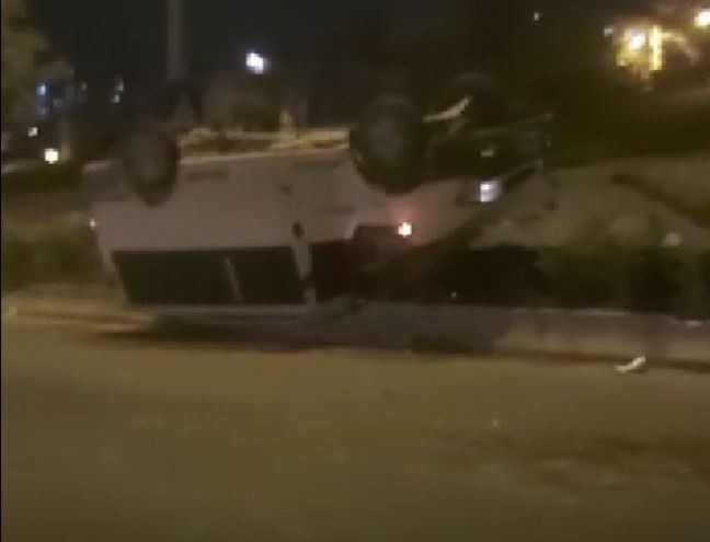 Orta refüje çarpan araç kaza yaptı: 1 ölü, 1 ağır yaralı