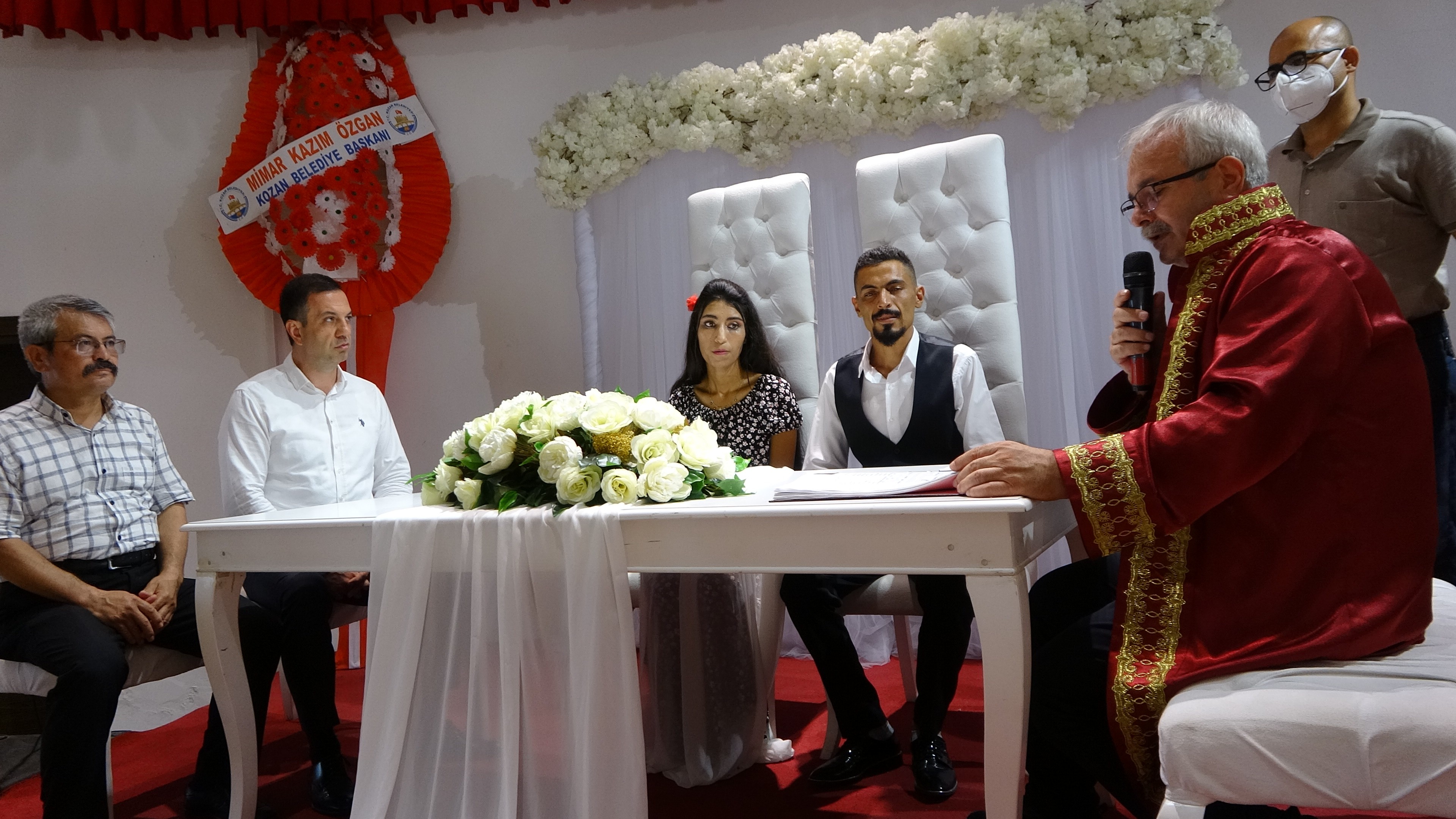Toplu nikah töreninde renkli görüntüler