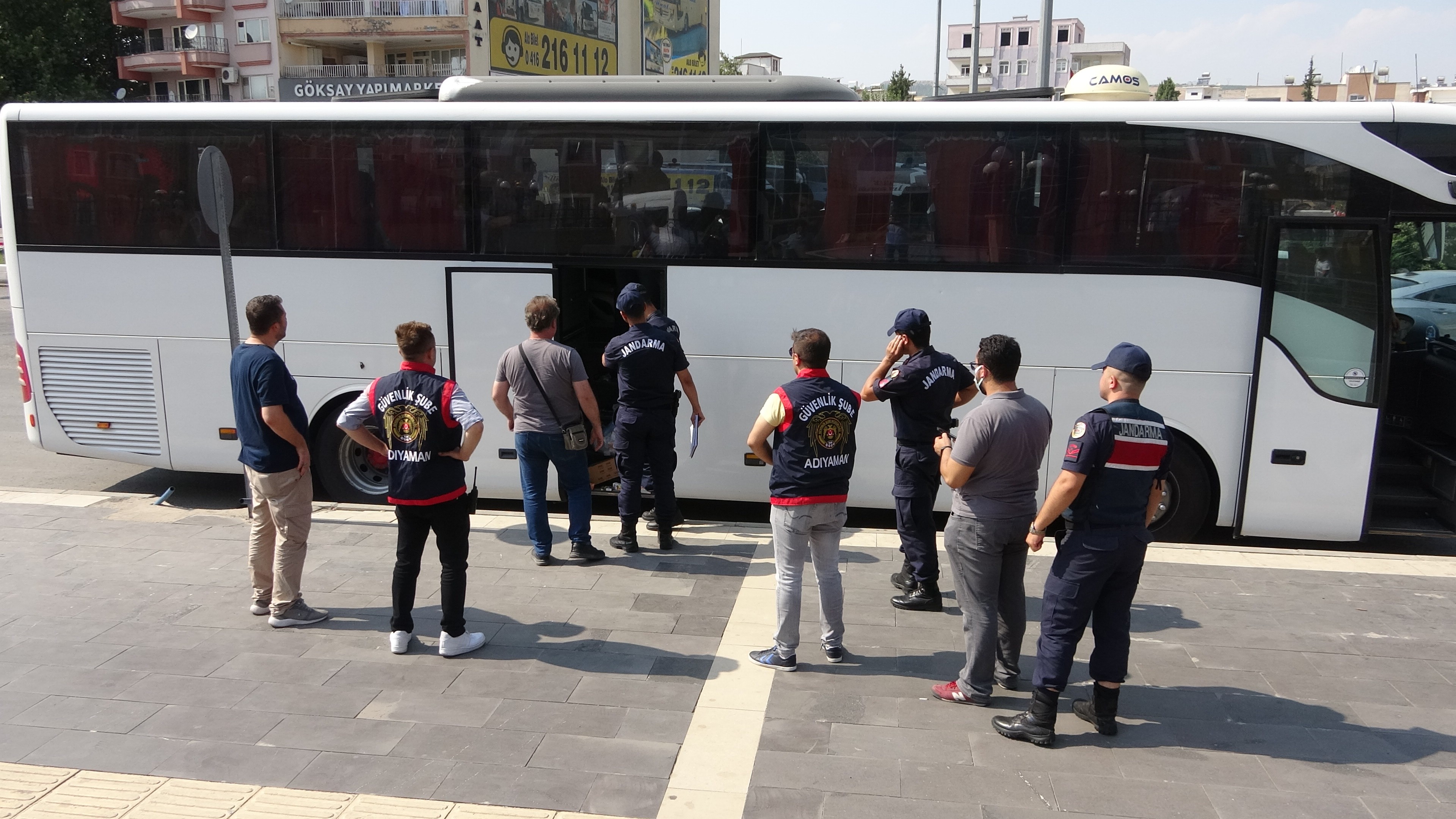 76 kaçak göçmen yakalandı