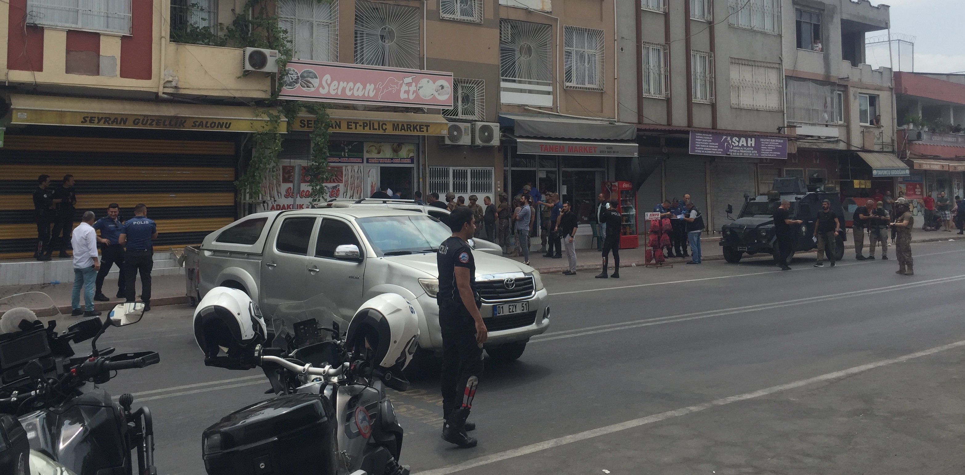 Kayınpederini öldürüp eşini rehin aldı