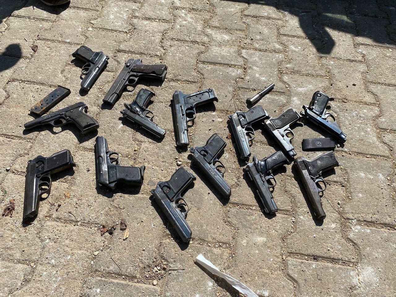 Otomobilin içinden cephane çıktı