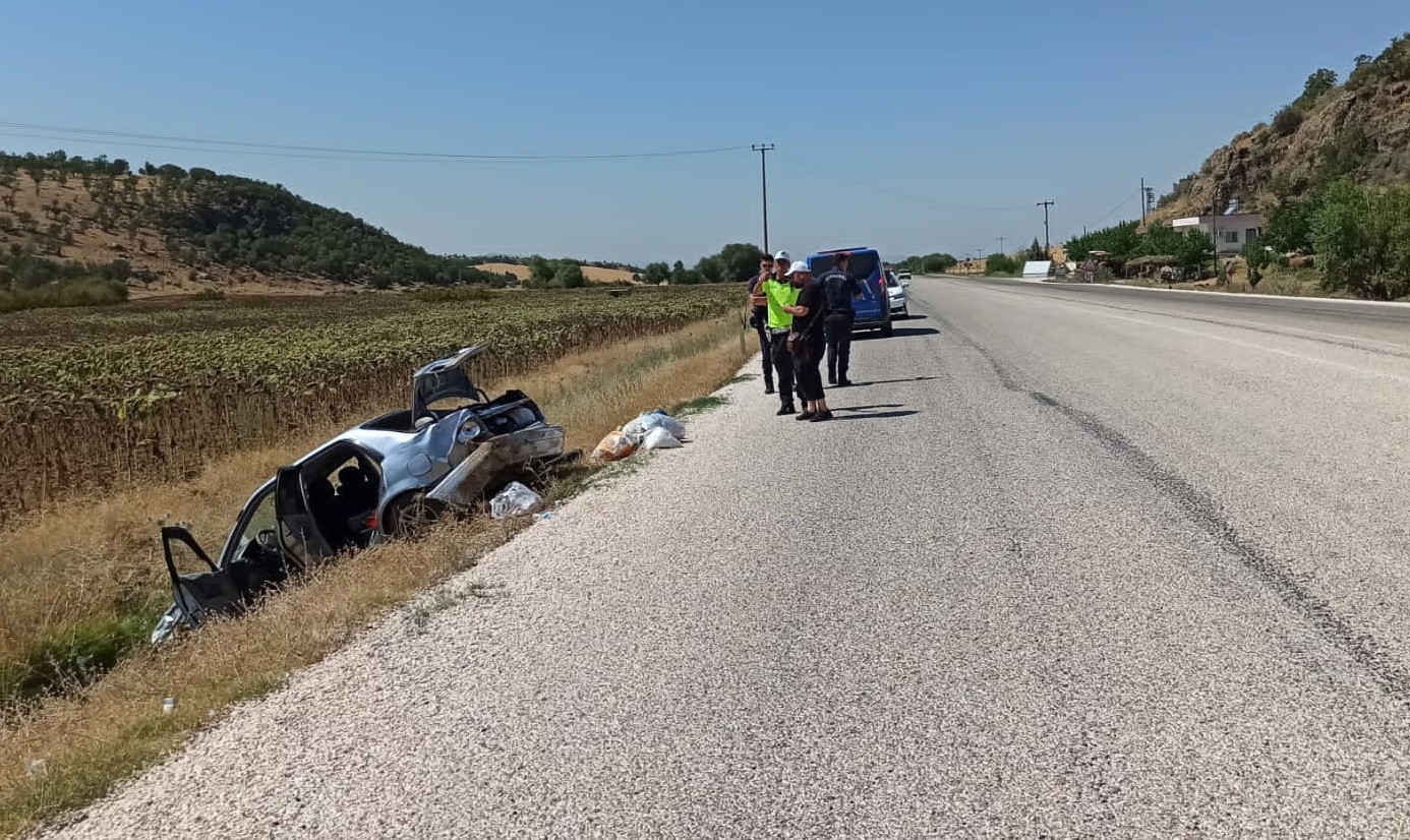 Şarampole yuvarlanan otomobilde 1 kişi yaralandı