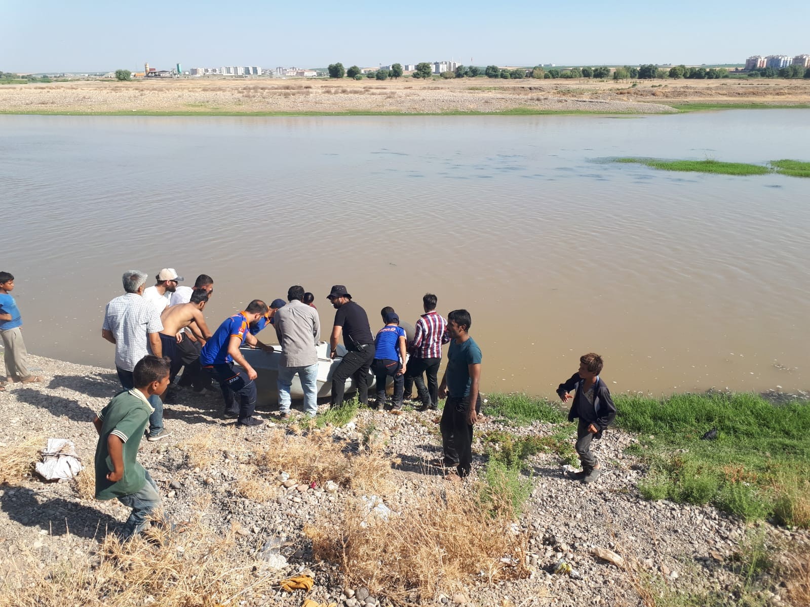 Nehirde kaybolan 2 çocuktan birinin cansız bedenine ulaşıldı
