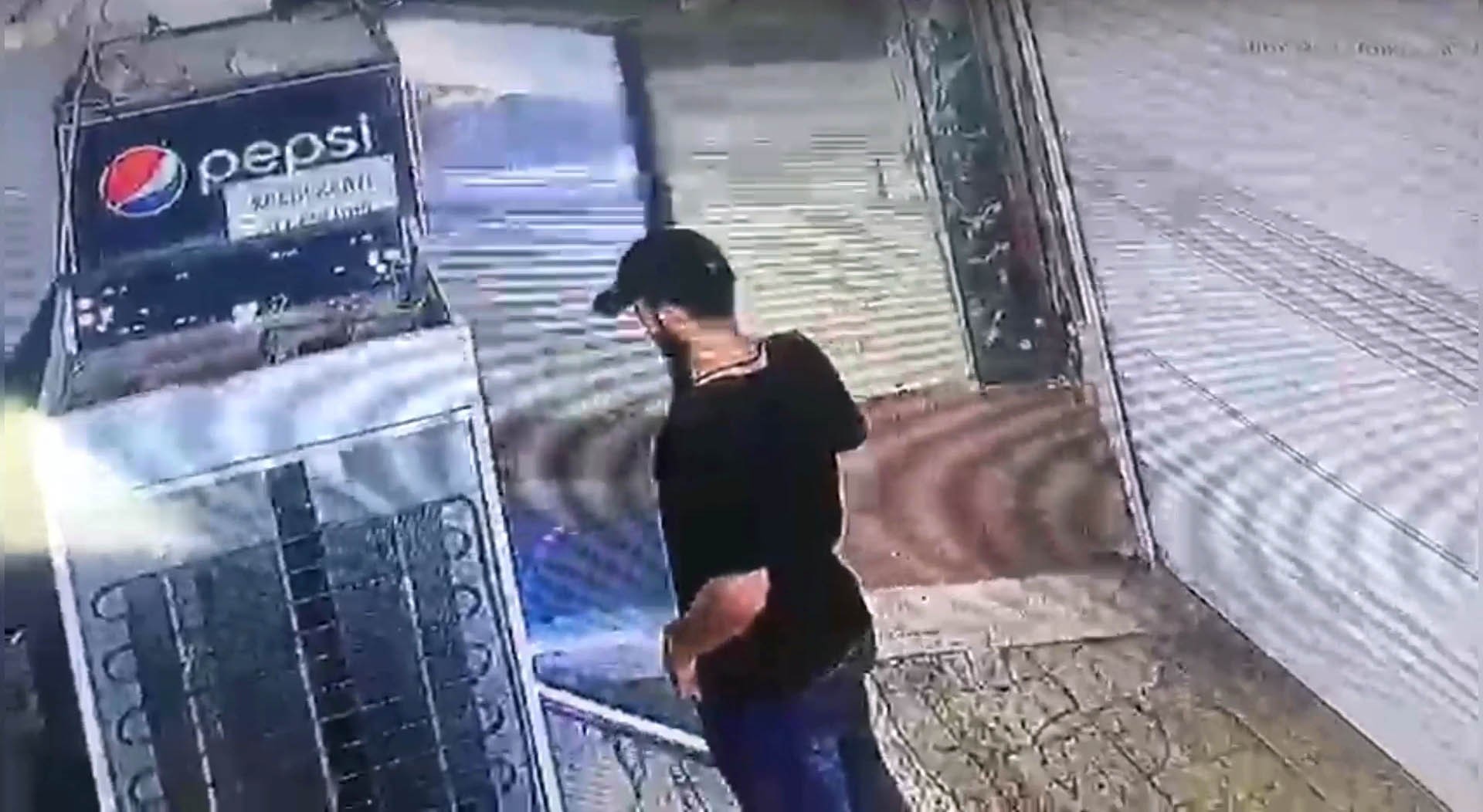 Şanlıurfa'da hırsızlık anı kameraya yansıdı