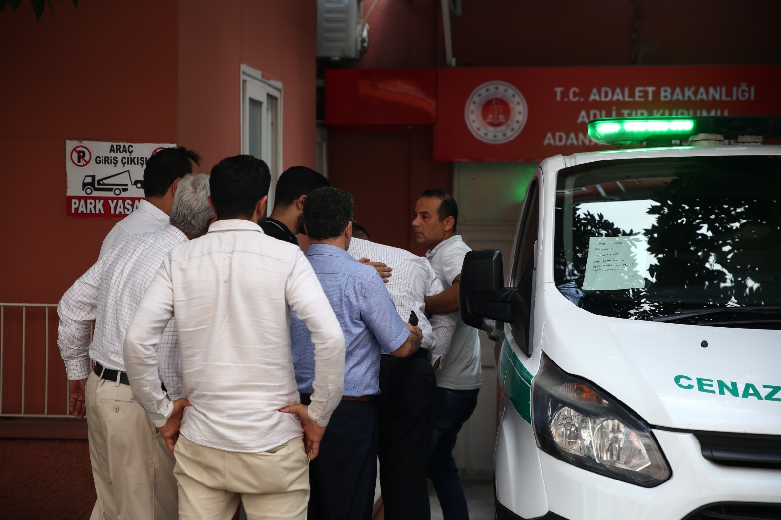 Çaresiz baba gözyaşlarına boğuldu