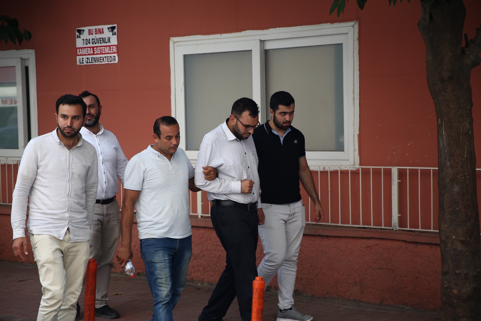 Çaresiz baba gözyaşlarına boğuldu