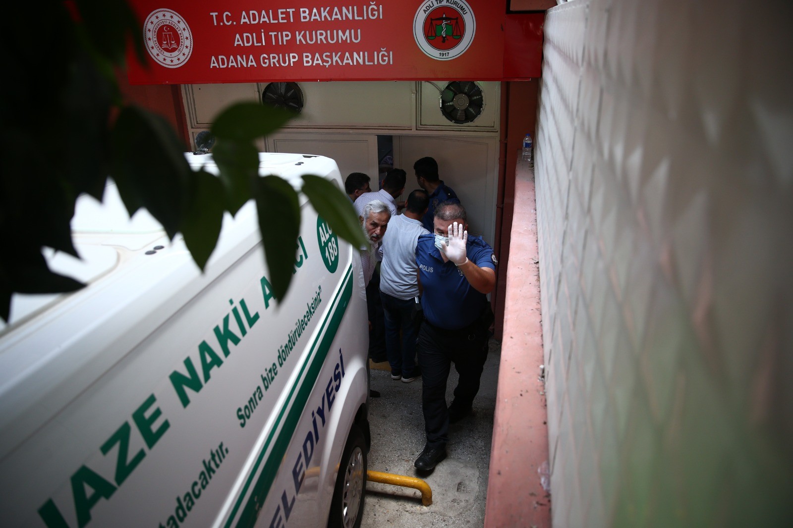 Çaresiz baba gözyaşlarına boğuldu