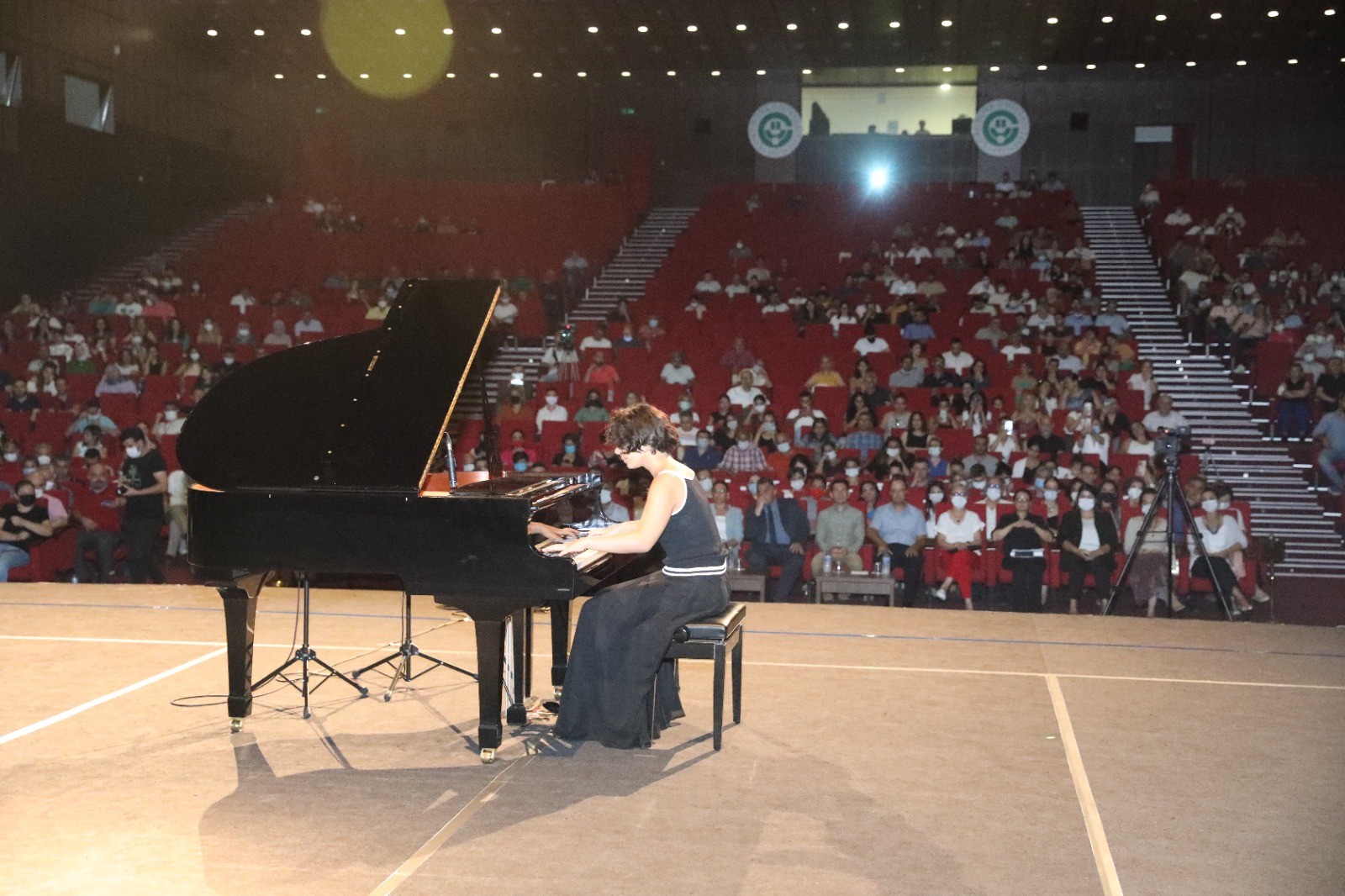 17 yaşındaki Defne ödüle doymuyor