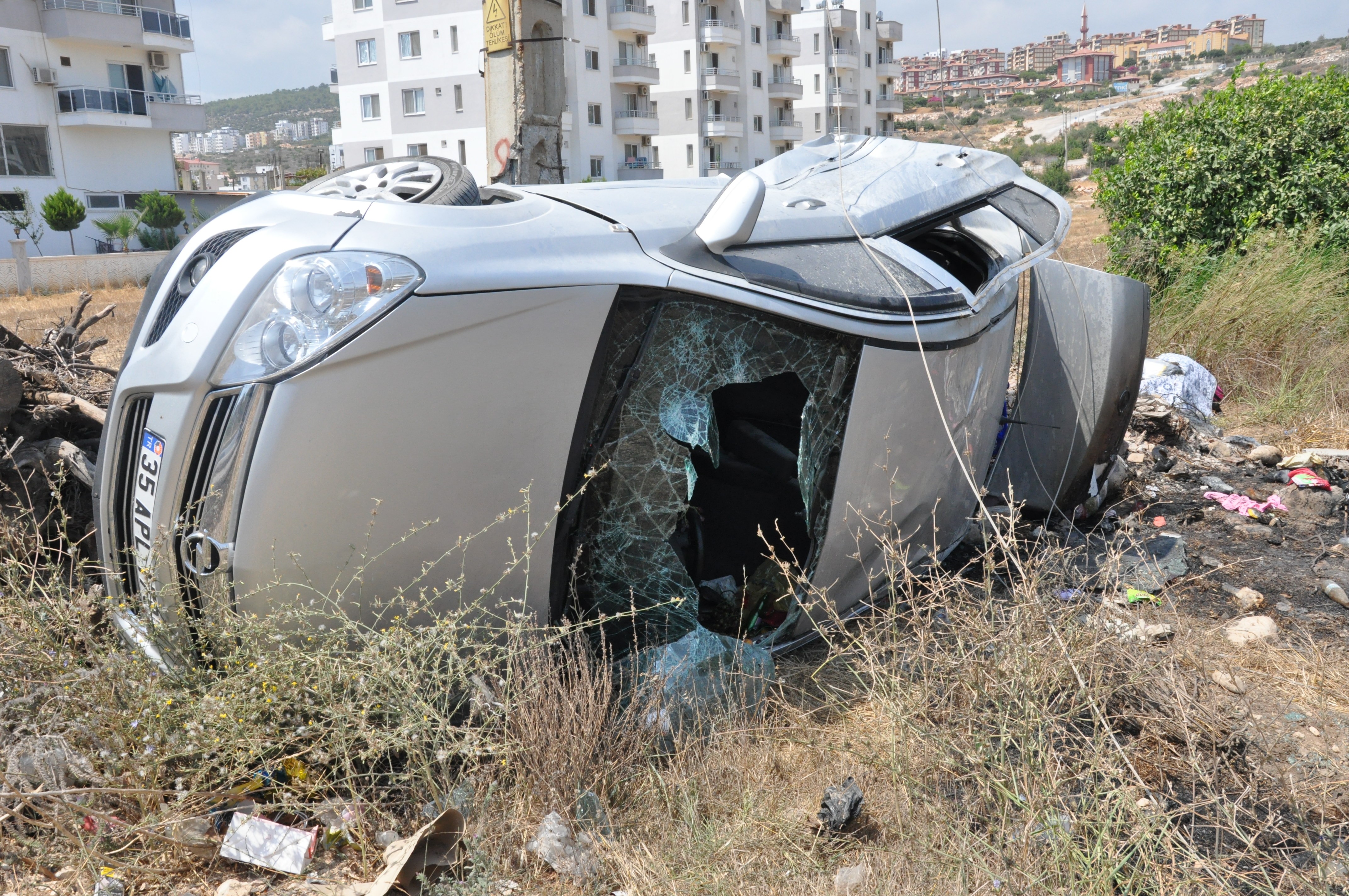 Otomobil takla attı 6 kişi yaralandı