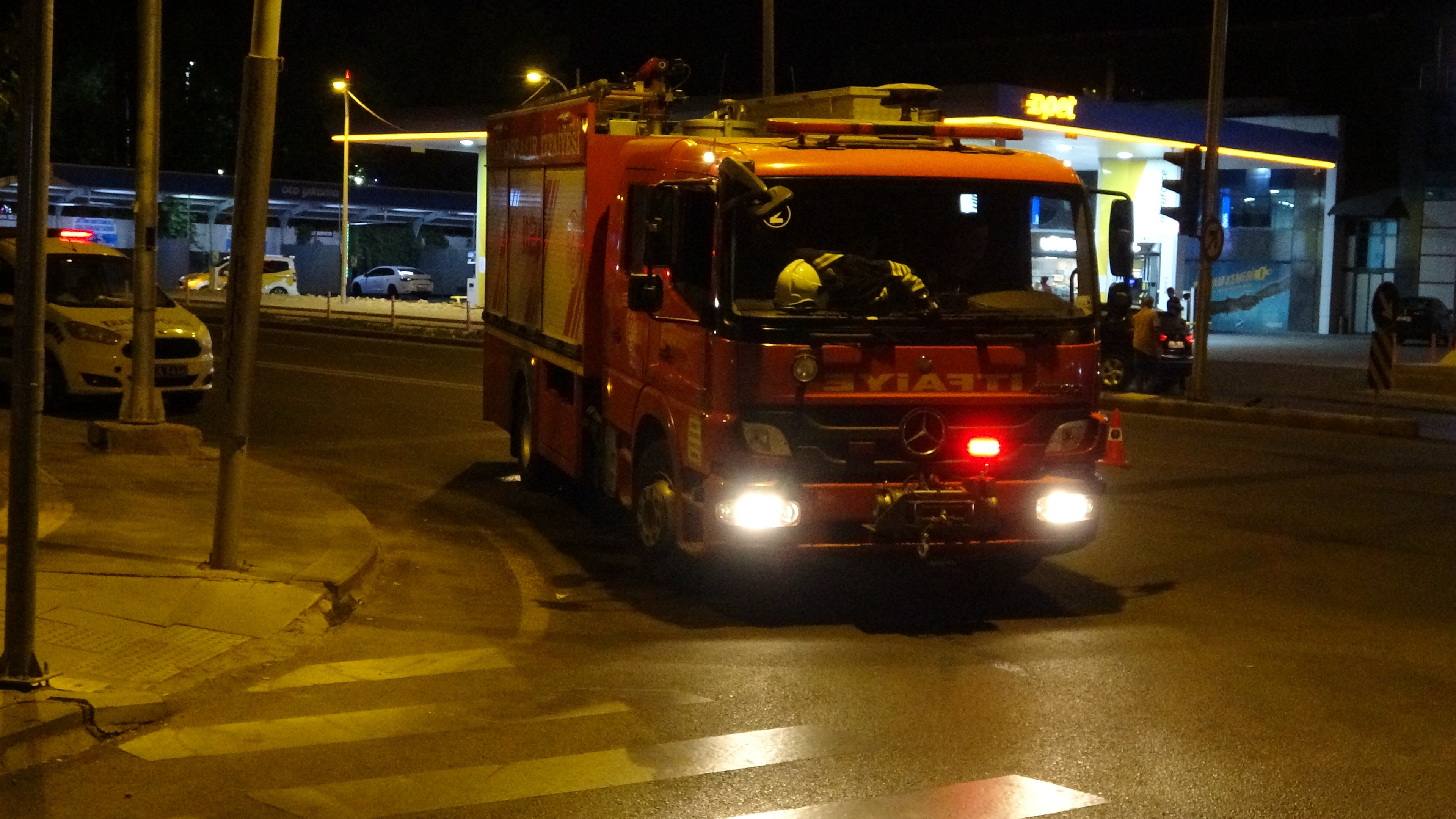 Ambulans kaza yaptı 3 kişi yaralandı