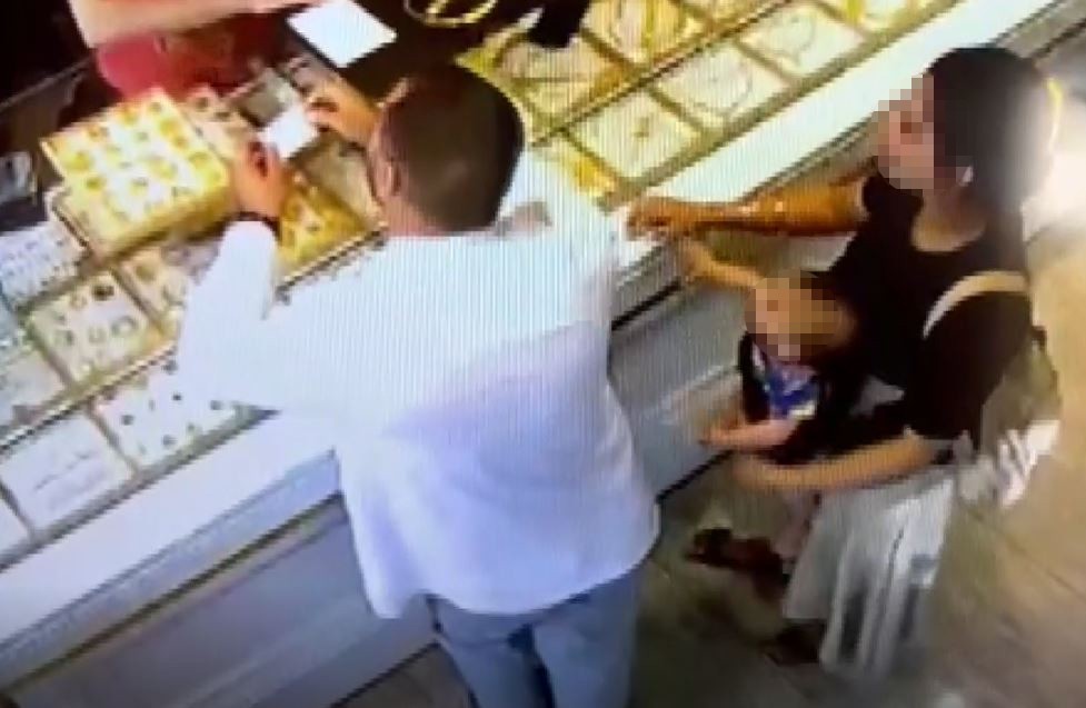 Müşteri gibi geldiler, kuyumcudan 70 bin TL değerinde altın çaldılar