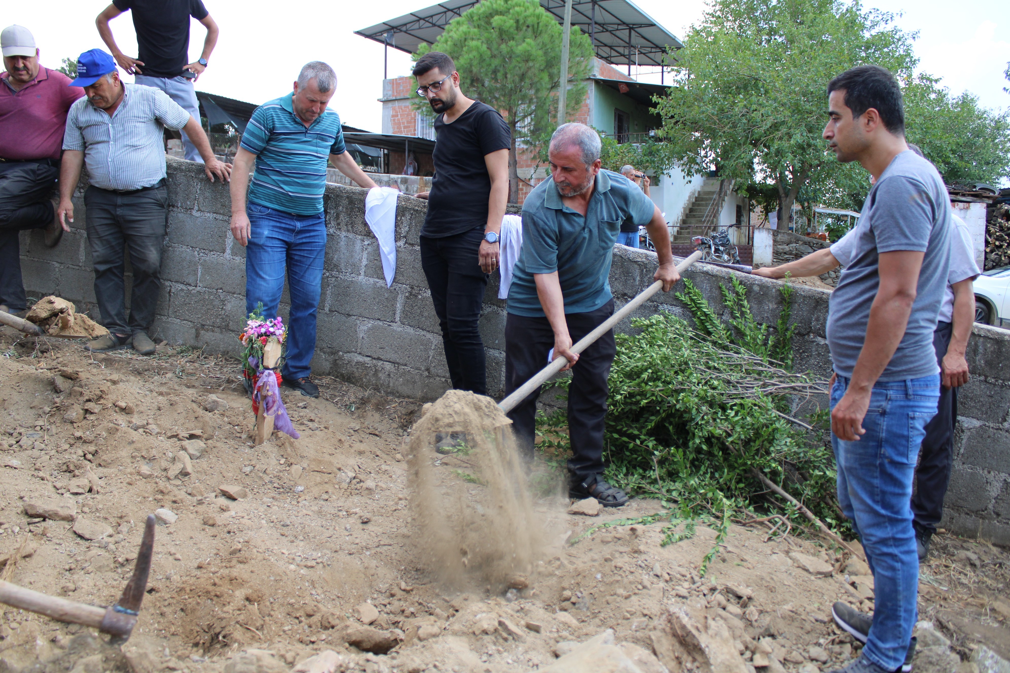 Cani koca eşinin boğazını kesti