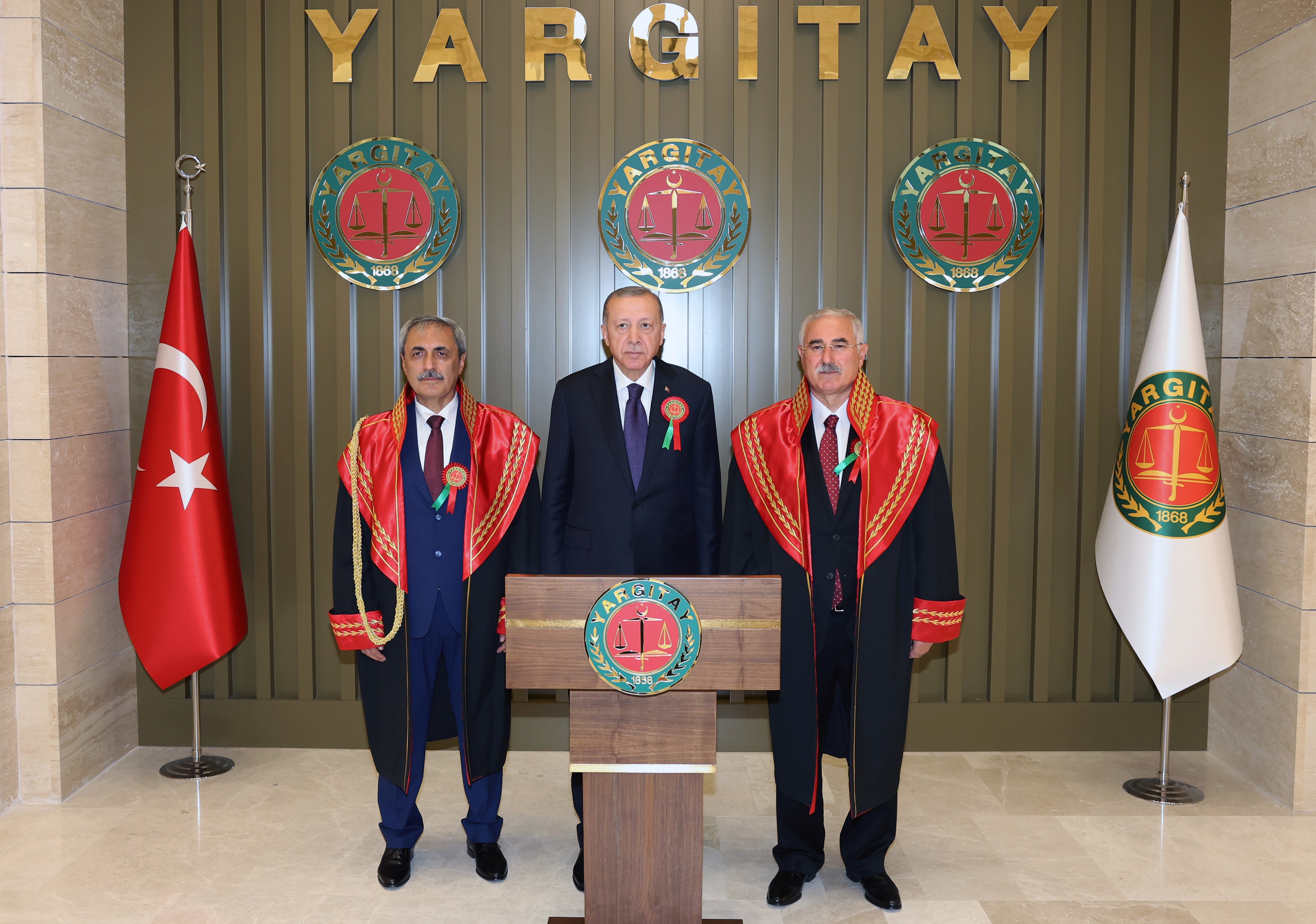 Cumhurbaşkanı Erdoğan: “Karşımıza çıkan kim olursa olsun böyle bir rezilliğe asla izin vermeyeceğiz."