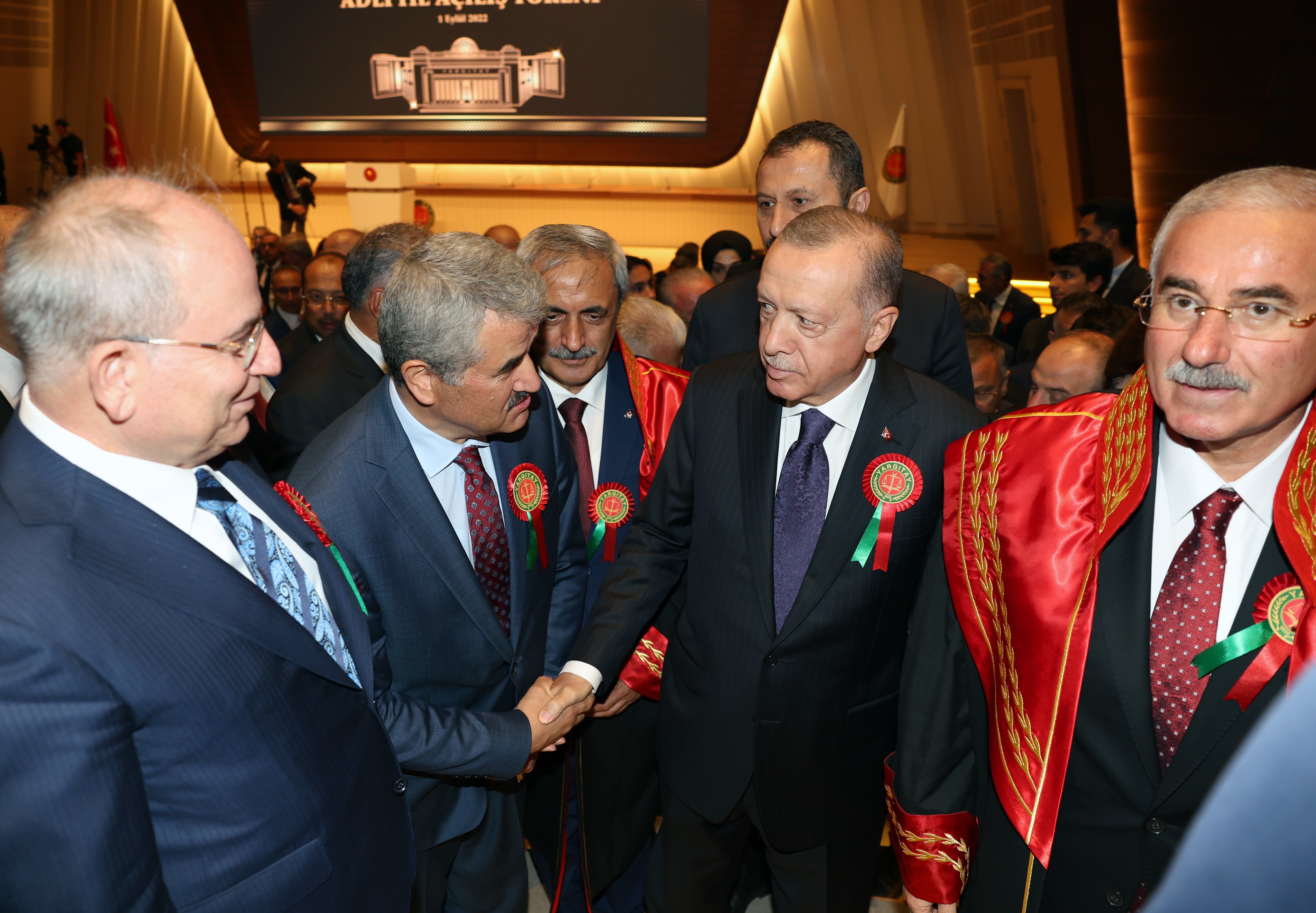 Cumhurbaşkanı Erdoğan: “Karşımıza çıkan kim olursa olsun böyle bir rezilliğe asla izin vermeyeceğiz."