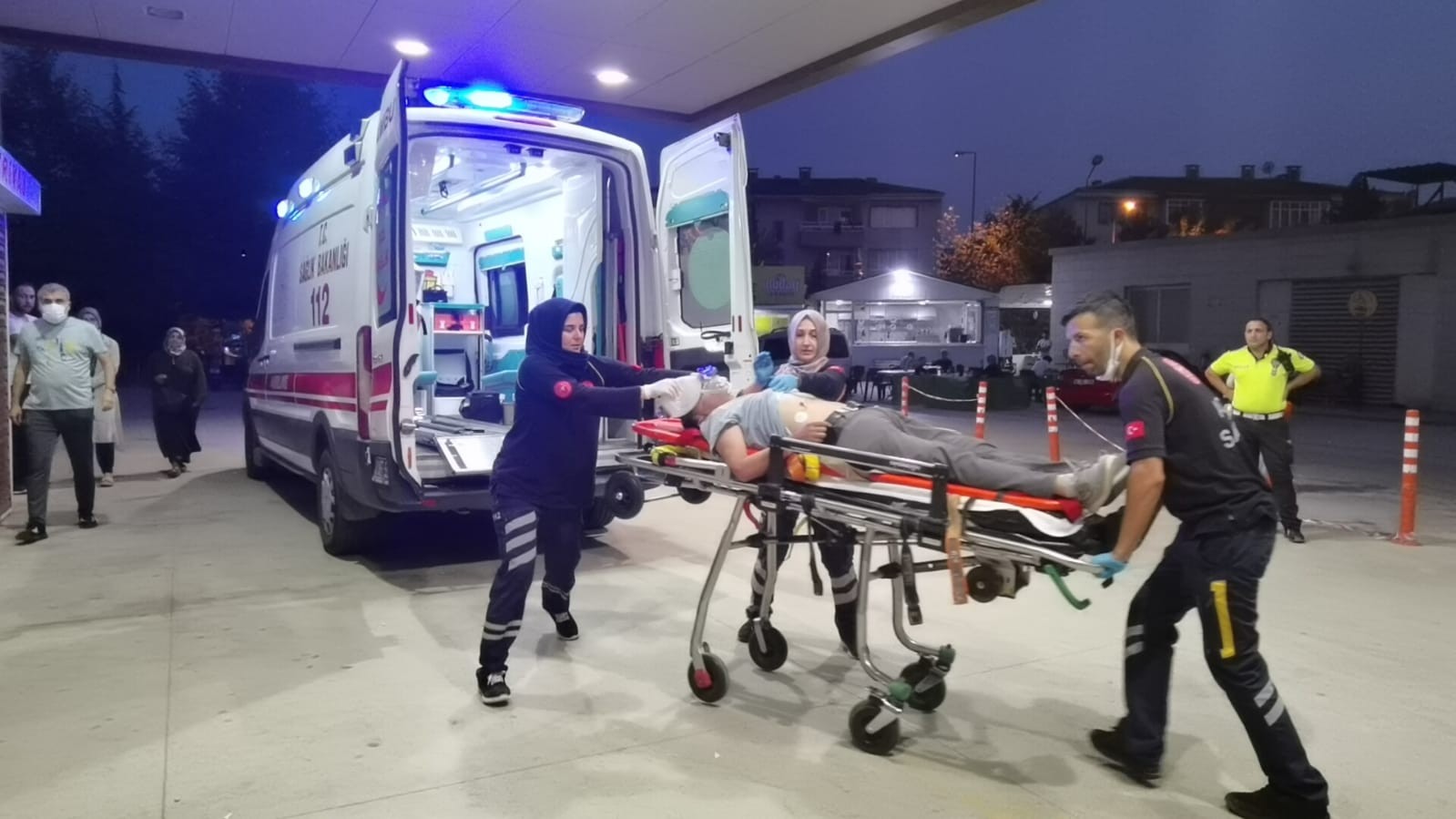 Önce eşinin sonra kendi kafasına sıktı