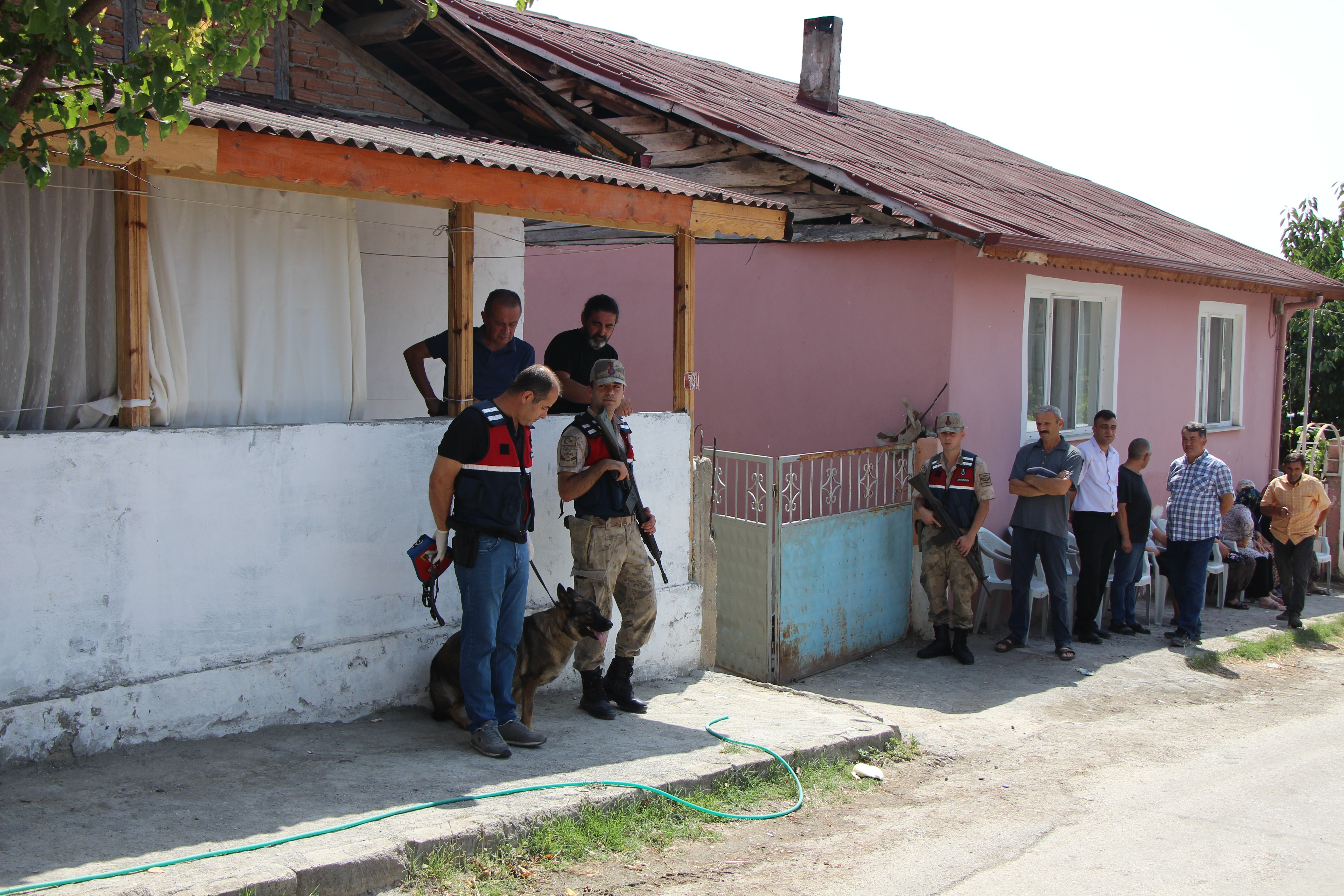 Amasya'da çifte cinayet: eşini ve üvey oğlunu vurdu