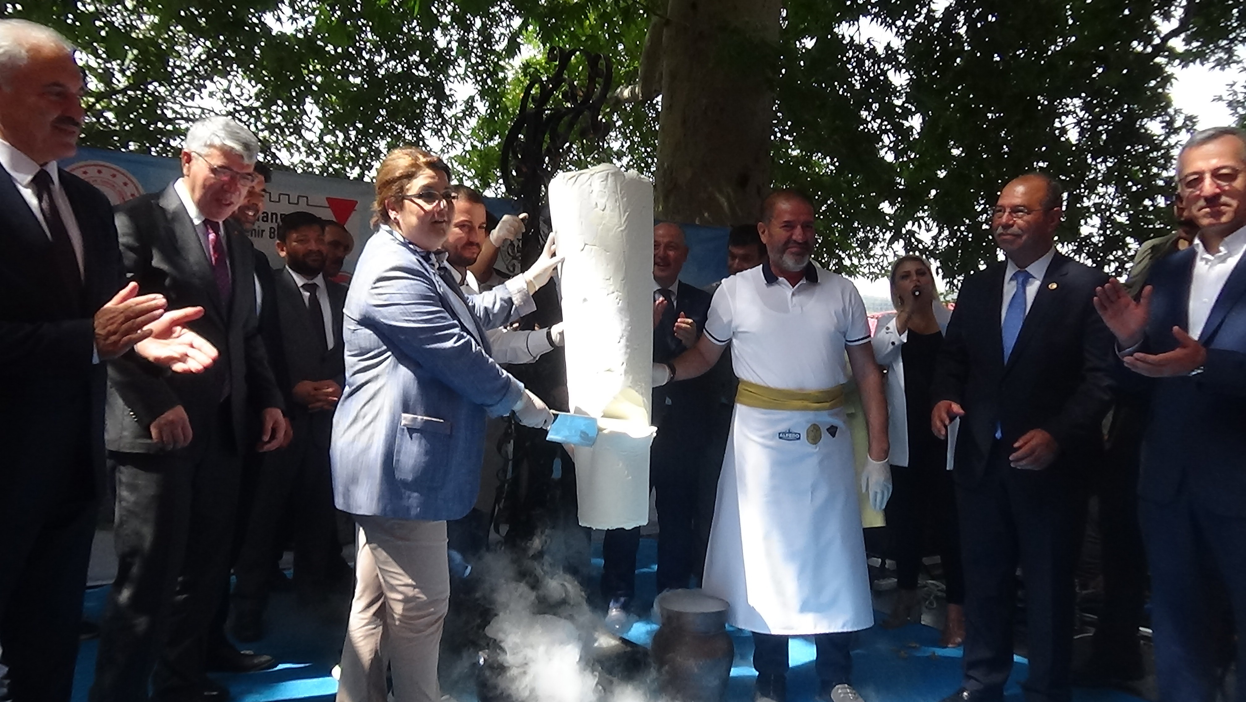 Bakan Derya Yanık Maraş'ta vatandaşlarla bir araya geldi