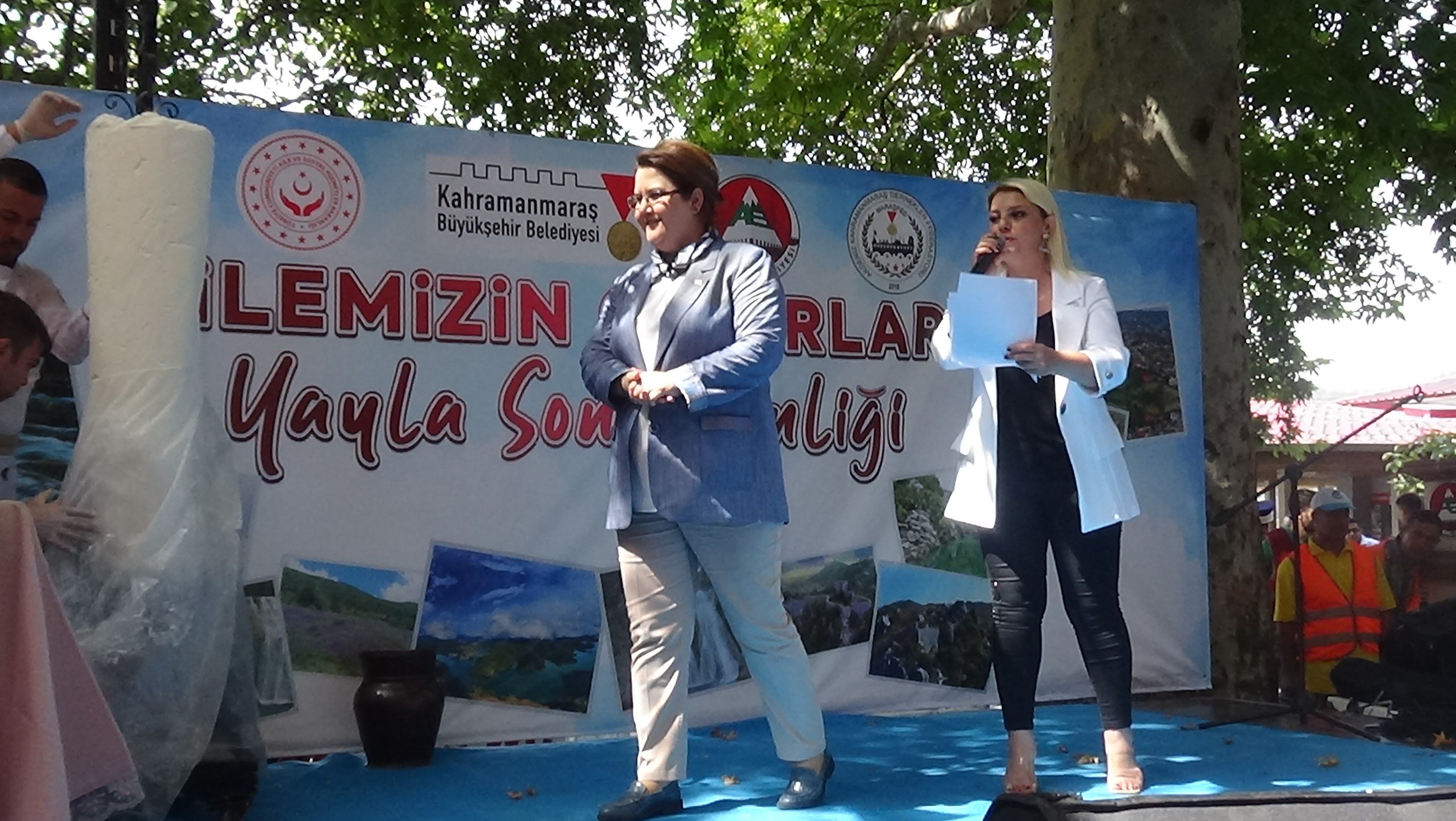 Bakan Derya Yanık Maraş'ta vatandaşlarla bir araya geldi