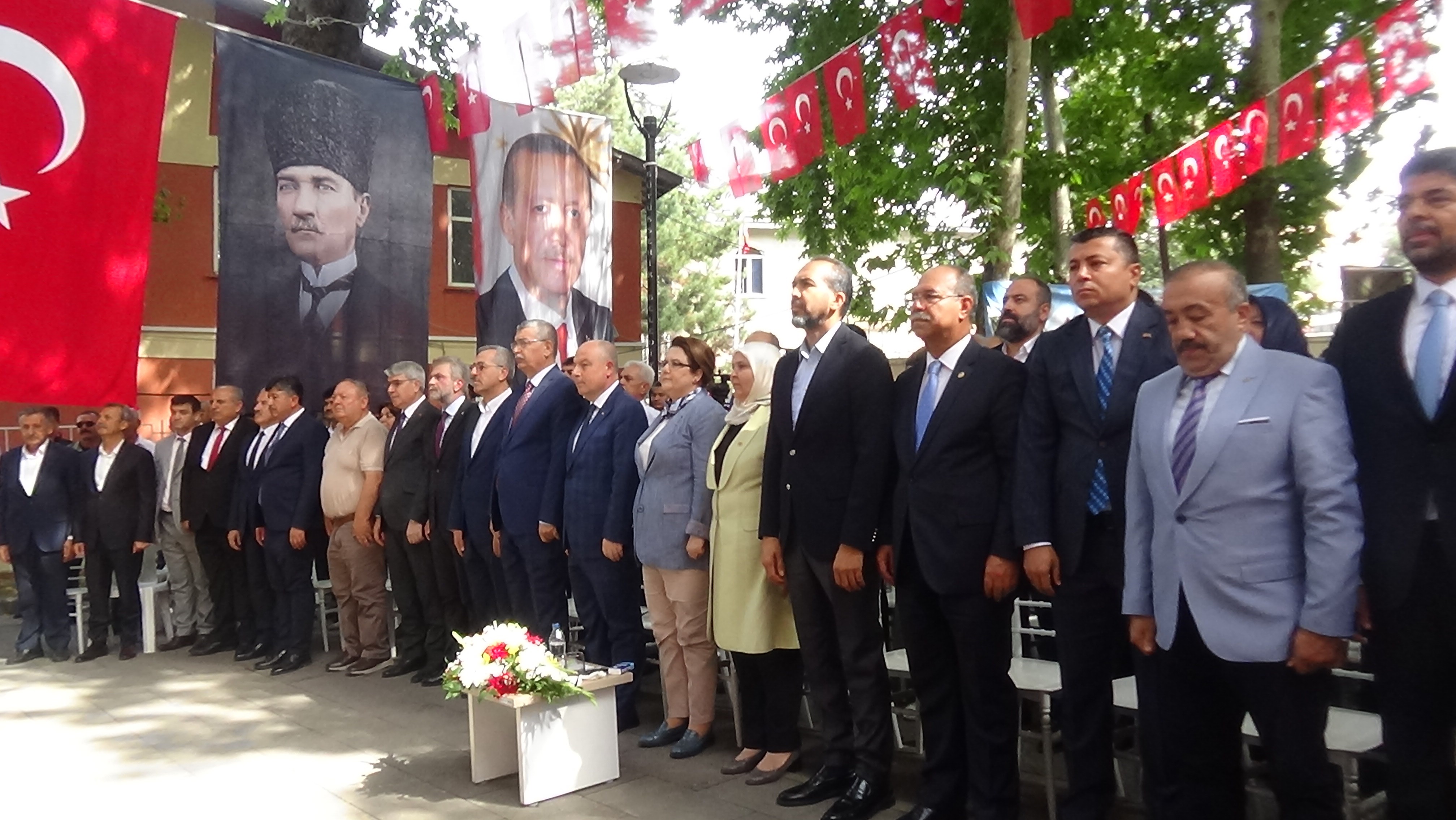 Bakan Derya Yanık Maraş'ta vatandaşlarla bir araya geldi