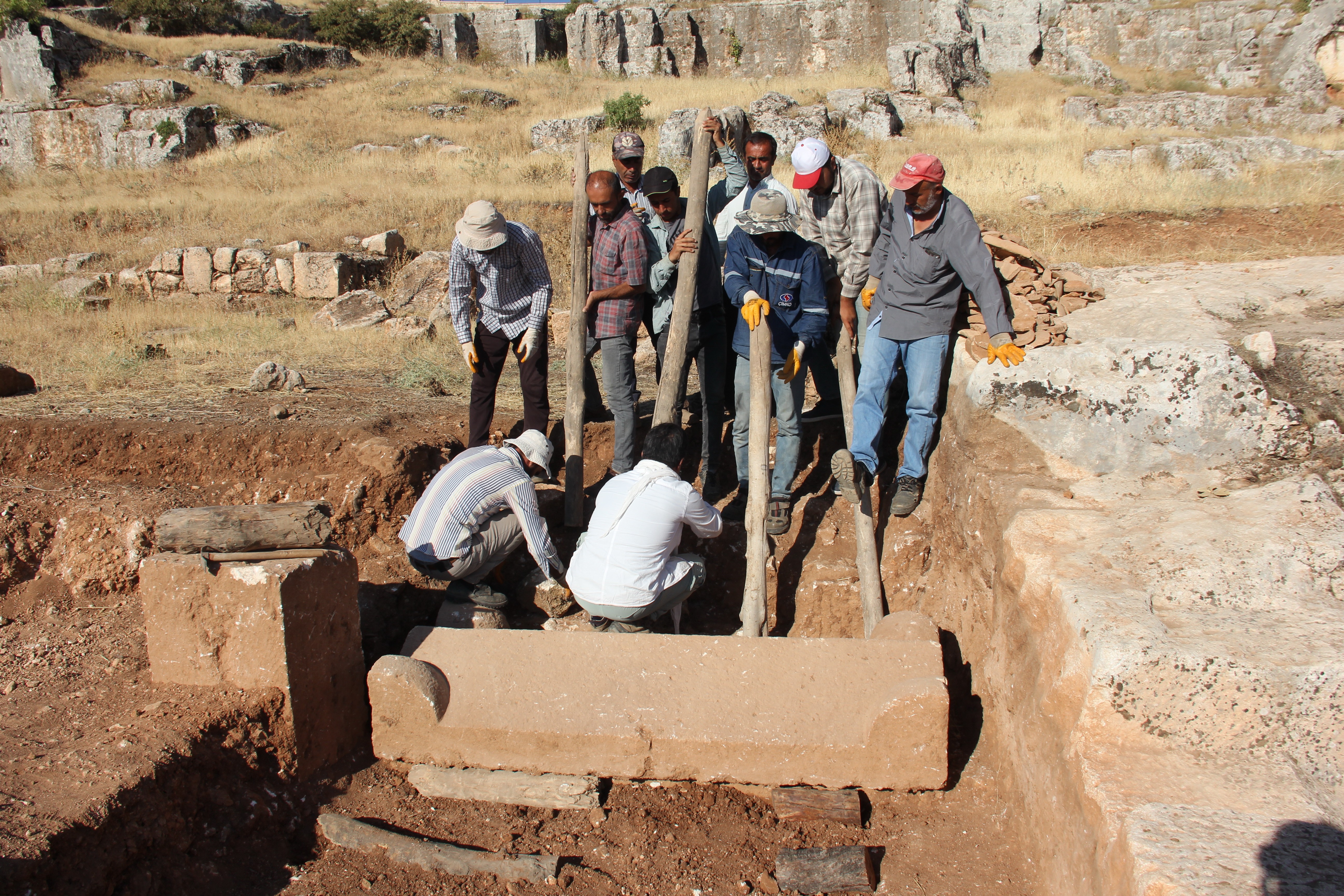 Adıyaman'da 800 yıllık mezar bulundu