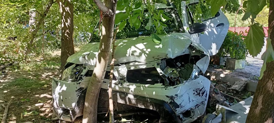 Otomobil öğrencilerin arasına daldı 6 kişi yaralandı