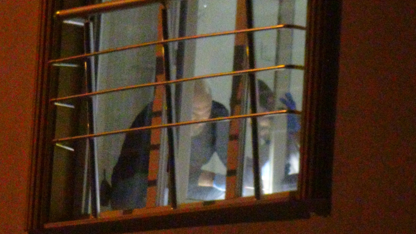 Gece yarısı eve silahlı saldırı