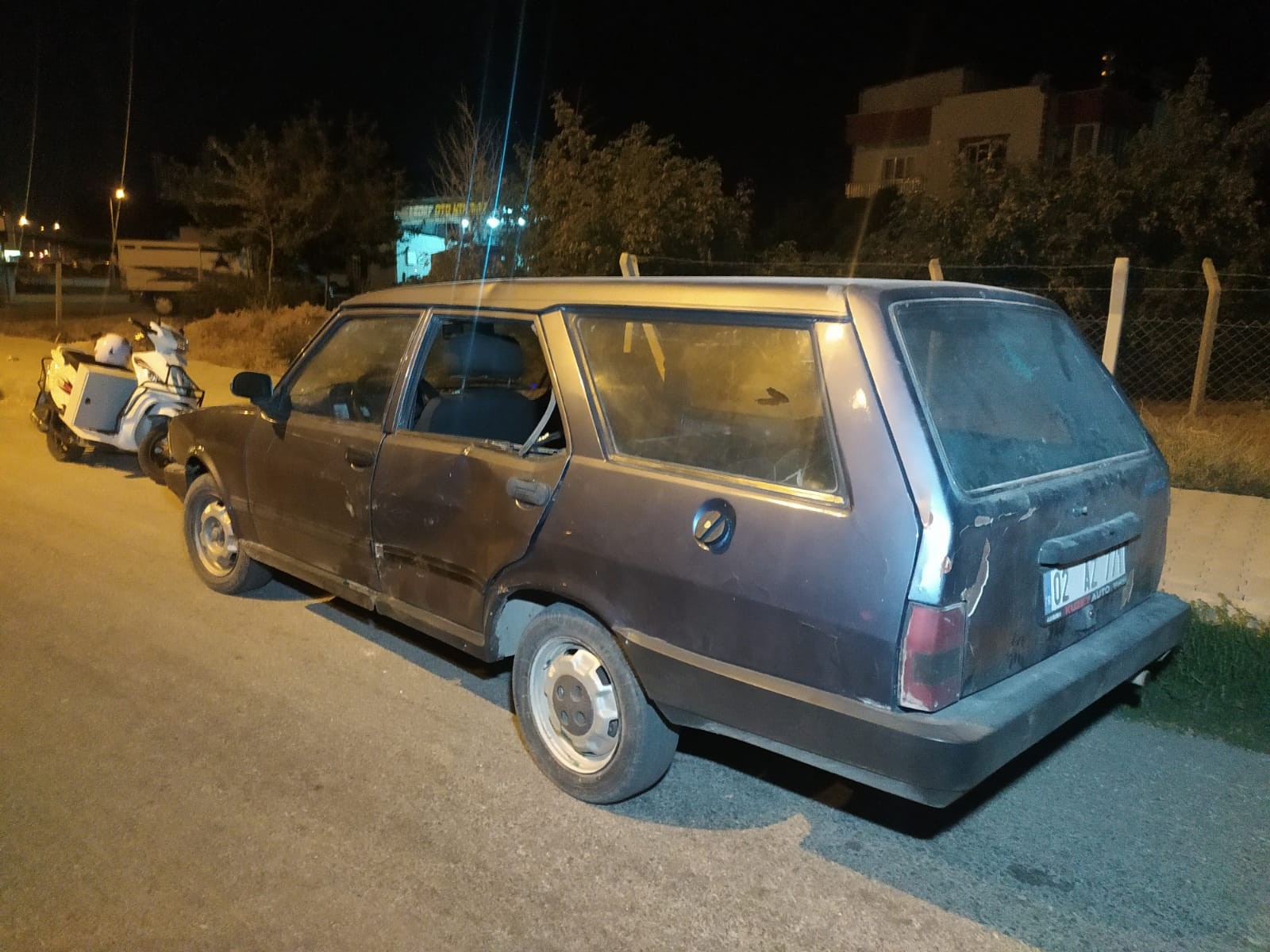 Otomobille motosiklet çarpıştı 2 kişi yaralandı