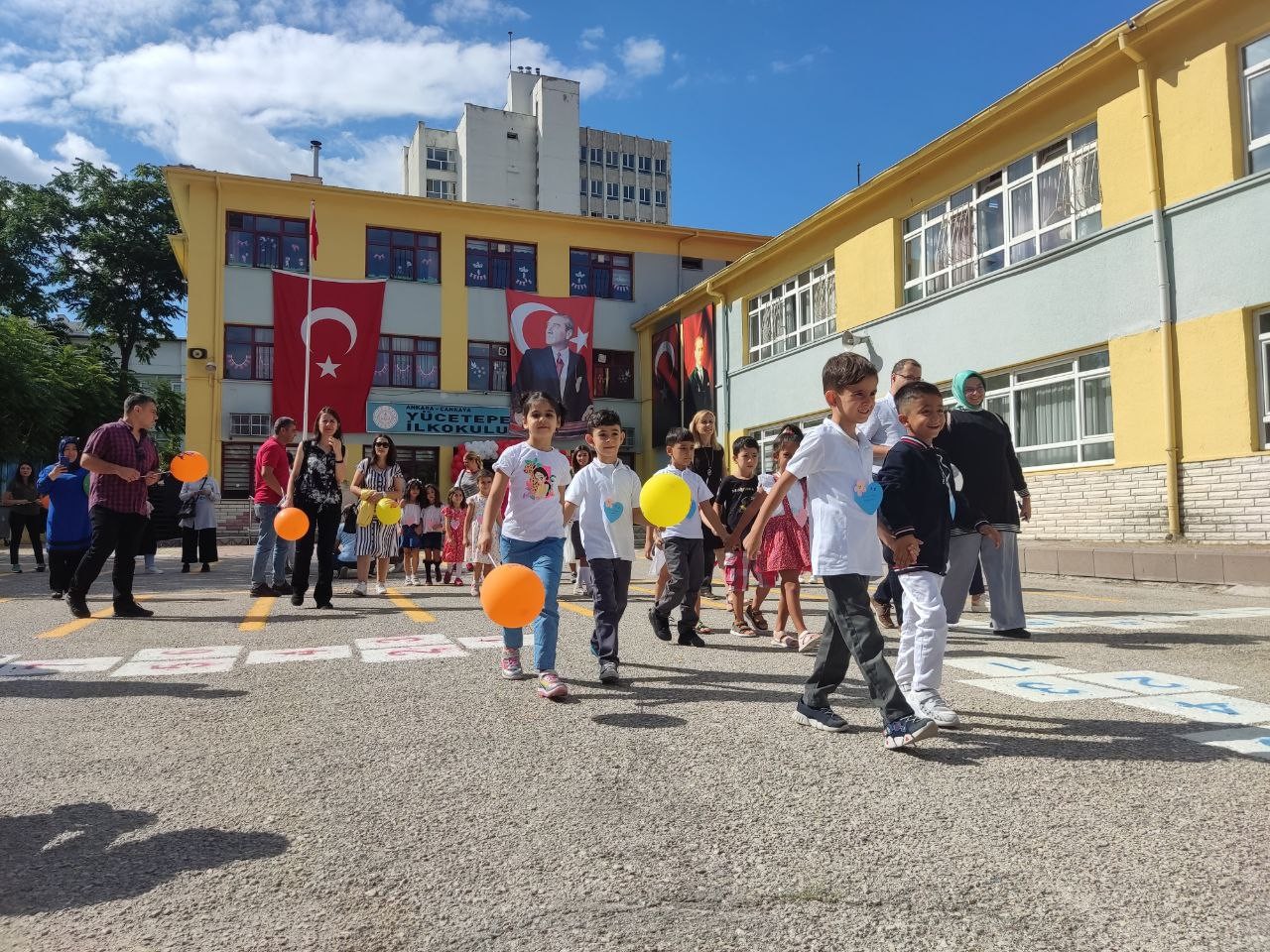 19 milyona yakın öğrenci için ilk ders zili çaldı