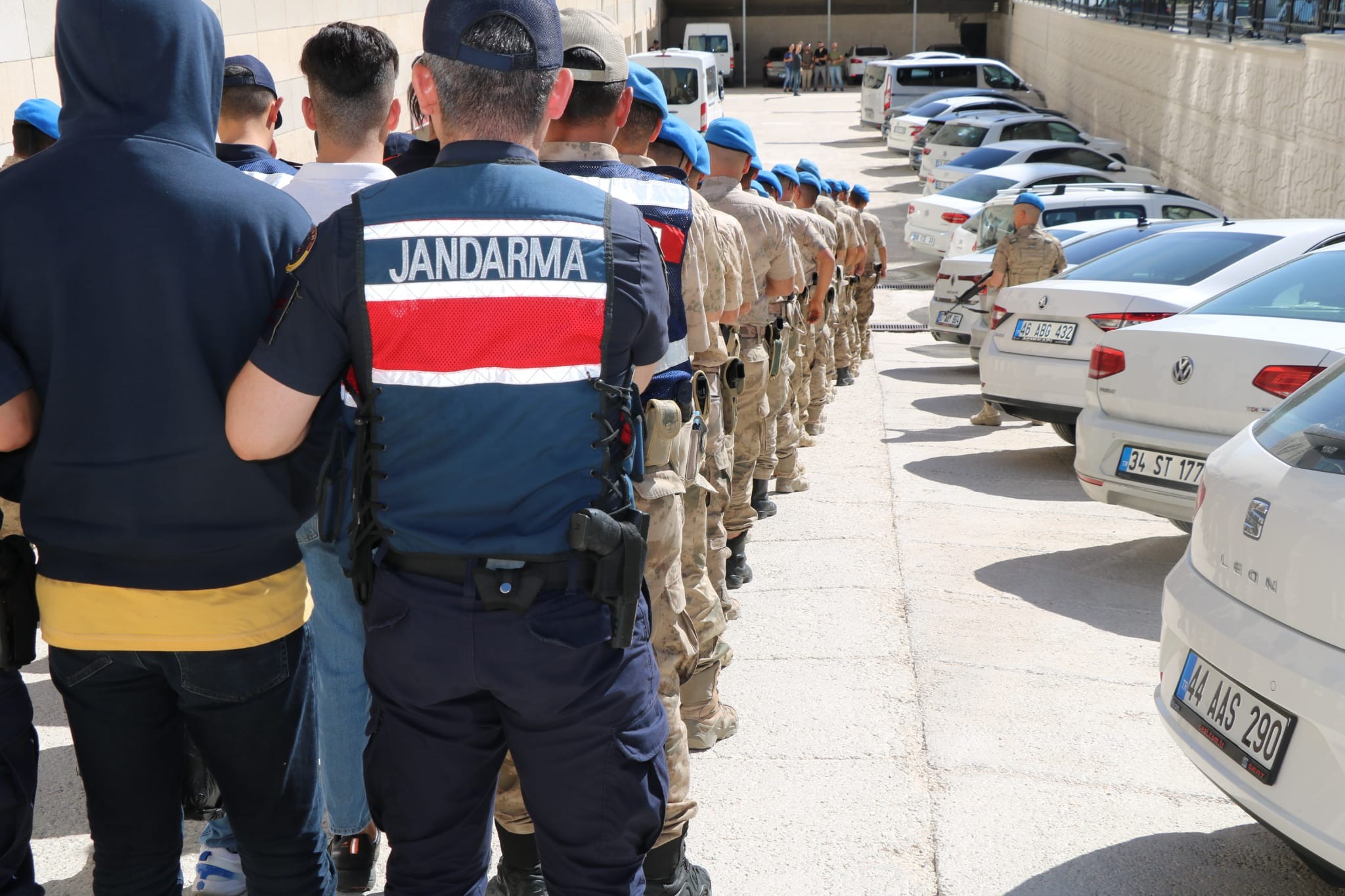 4 ilde vatandaşı dolandıran 26 şüpheli tutuklandı