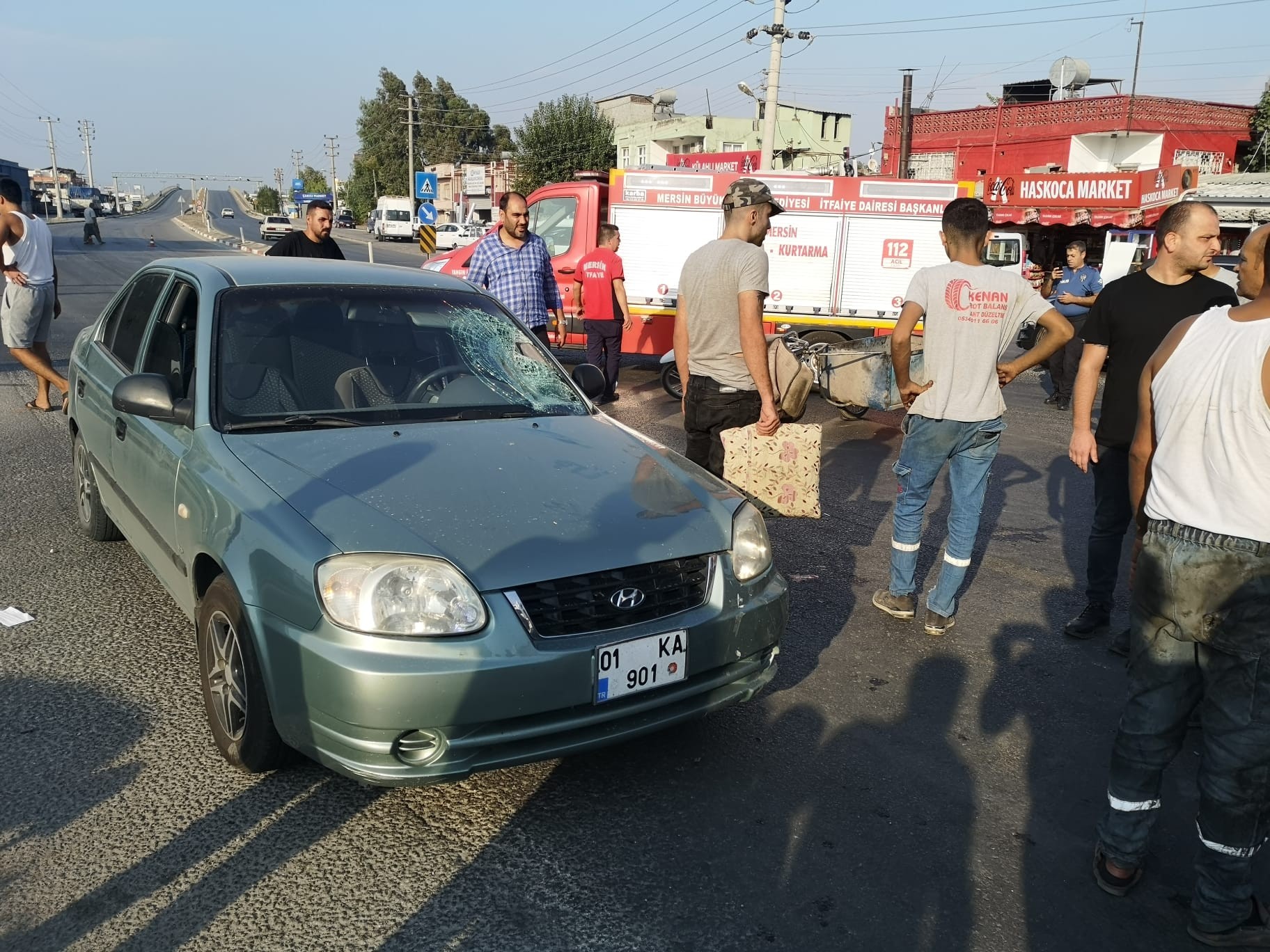 Otomobille çarpışan motosiklet sürücüsü yaralandı