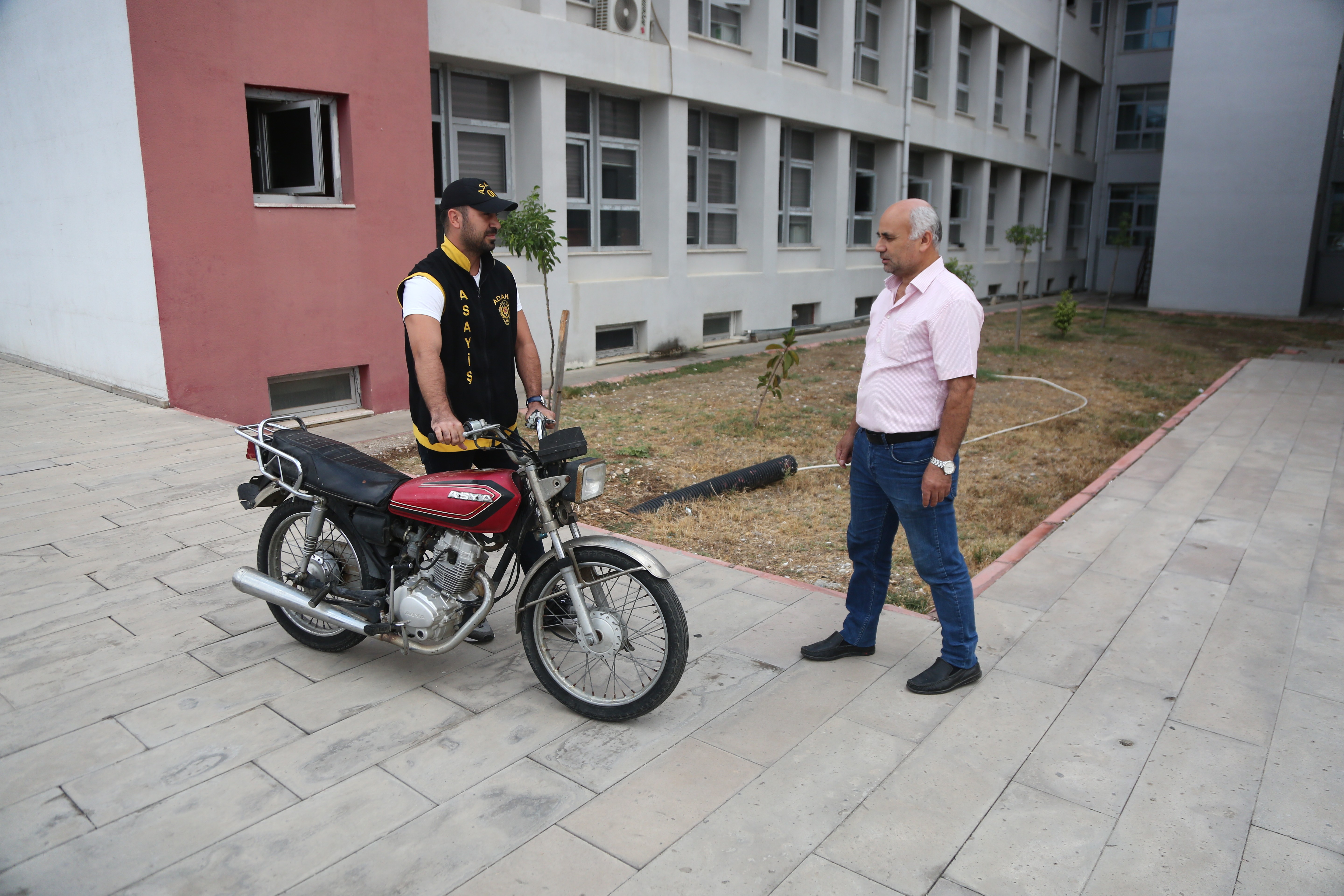 Motosikleti çalınan halk ozanı şiirle şikayetçi oldu