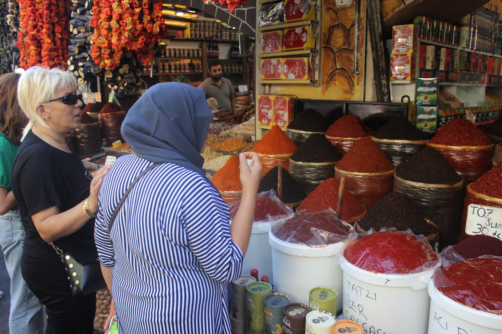 Urfalı esnaf dert yanıyor! "Şimdi de isot lobisi göreceğiz"