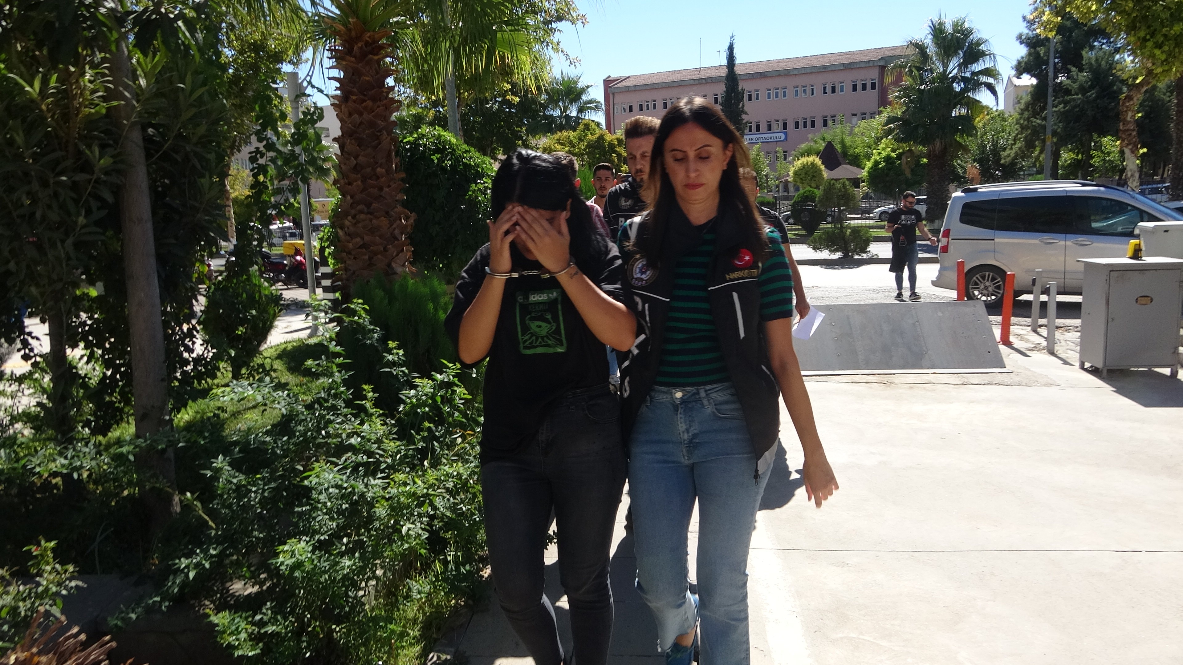 Polis ekipleri uyuşturucu tacirlerine göz açtırmıyor