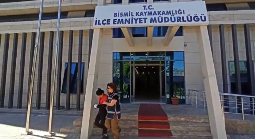 20 yaşındaki kızın çantasından uyuşturucu madde çıktı