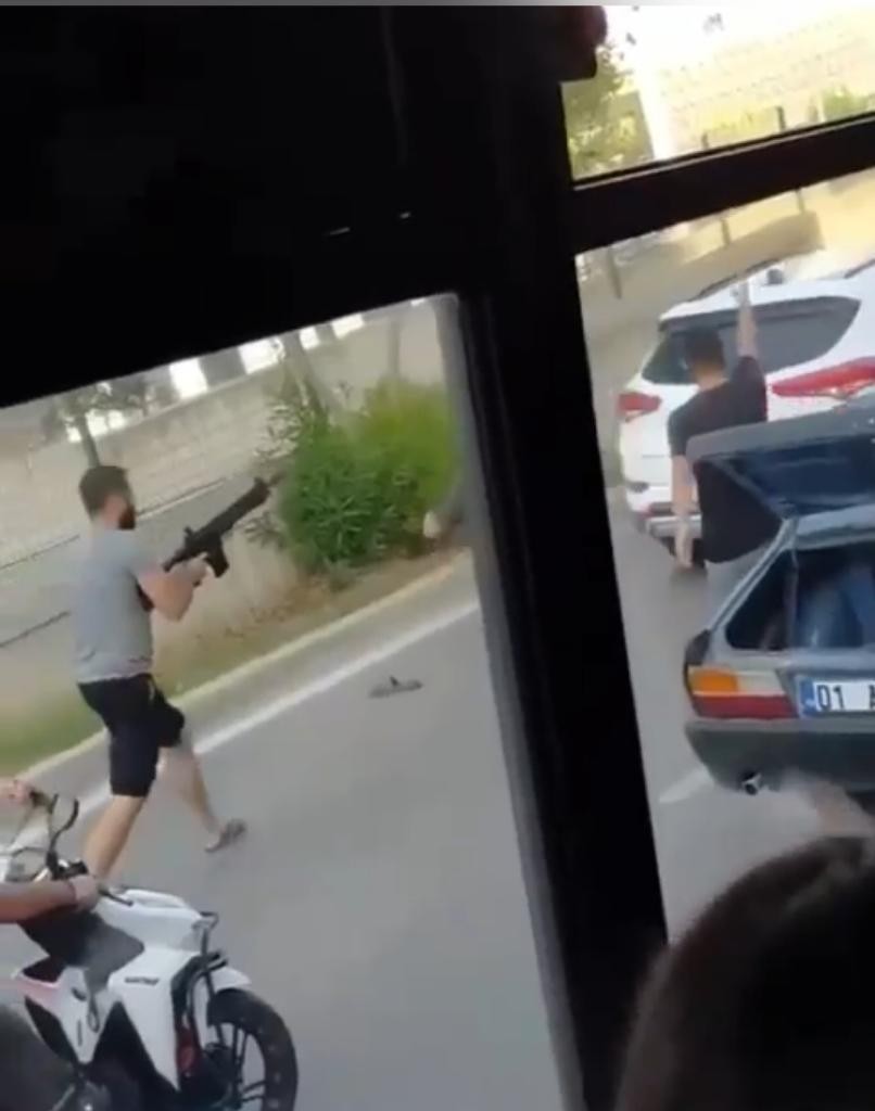 Trafikte pompalı tüfekli saldırısında 2 tutuklama