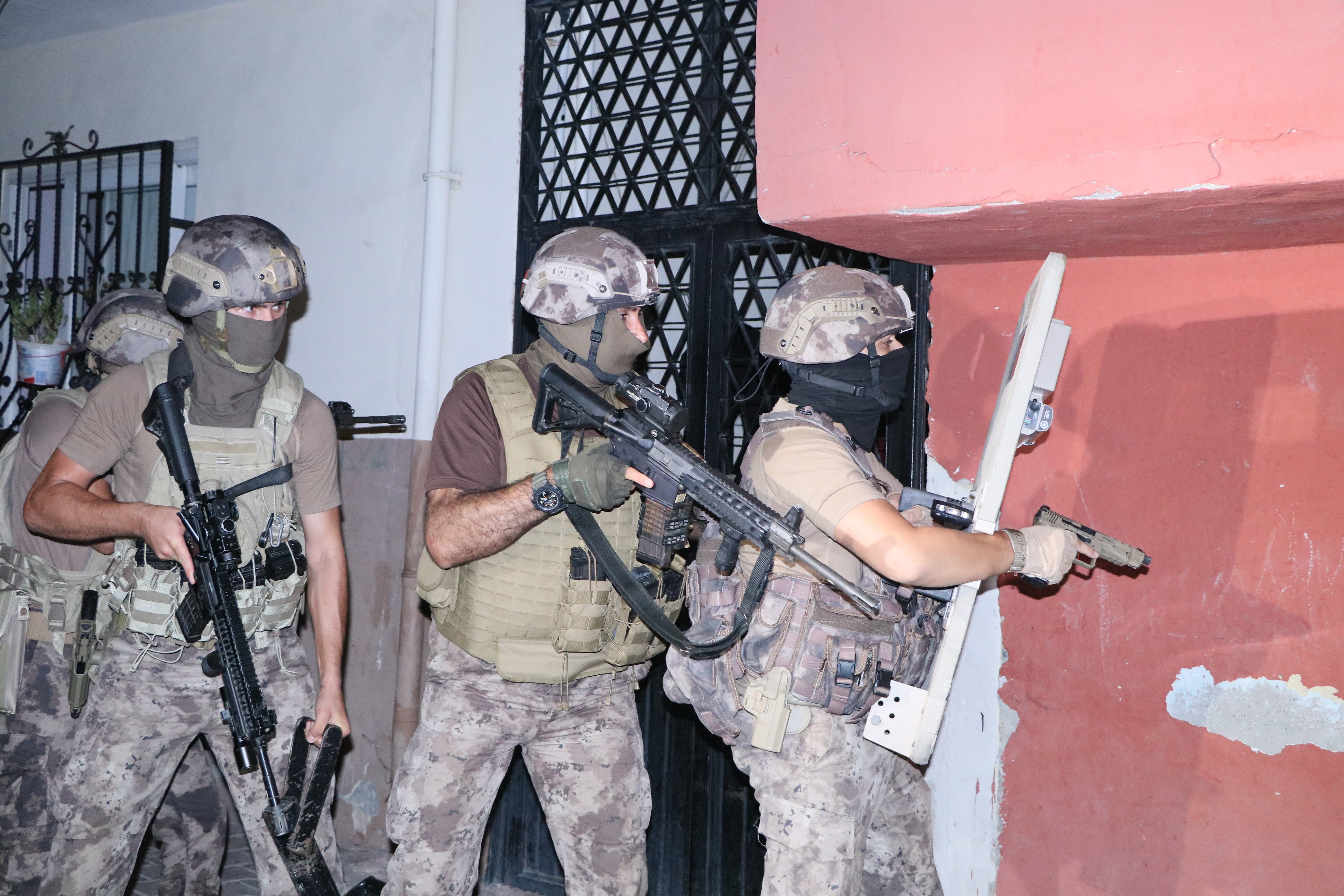 PKK'ya operasyon: 9 gözaltı