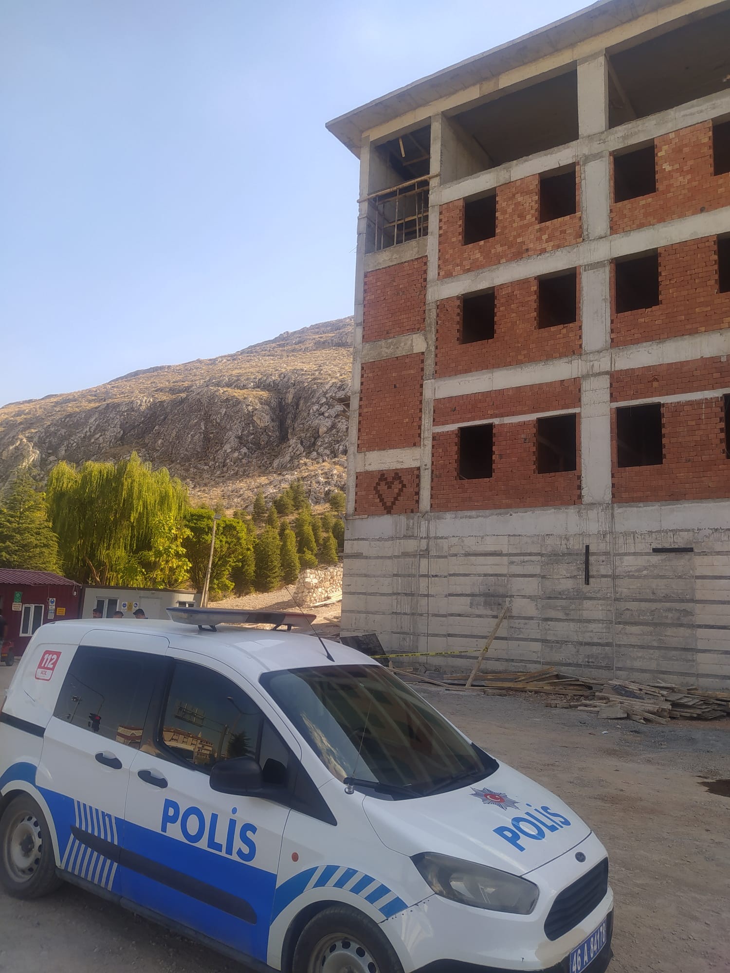 5. kattan düşen işçi hayatını kaybetti
